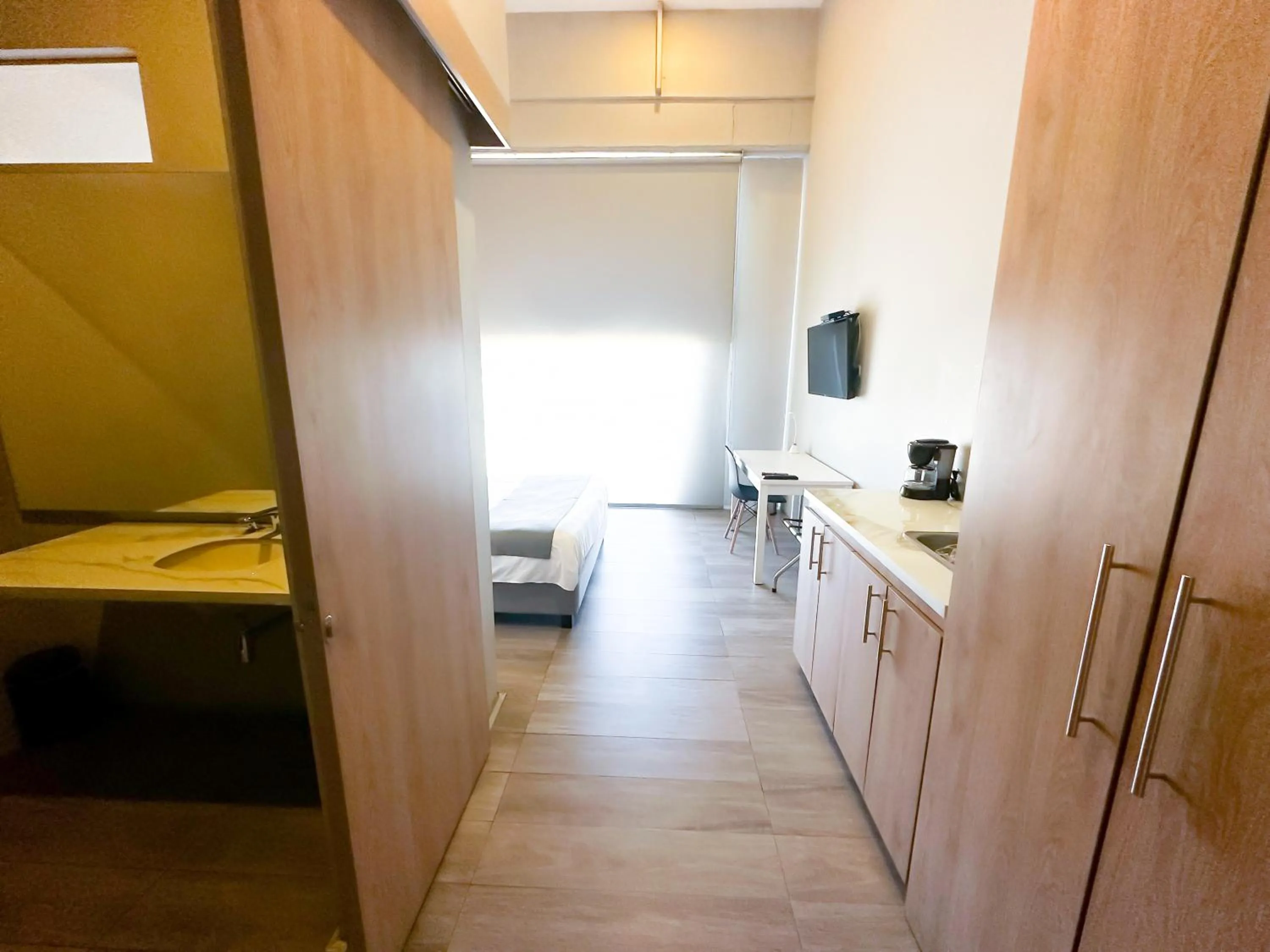 Photo of the whole room in Hotel Arena Suites Movistar Arena