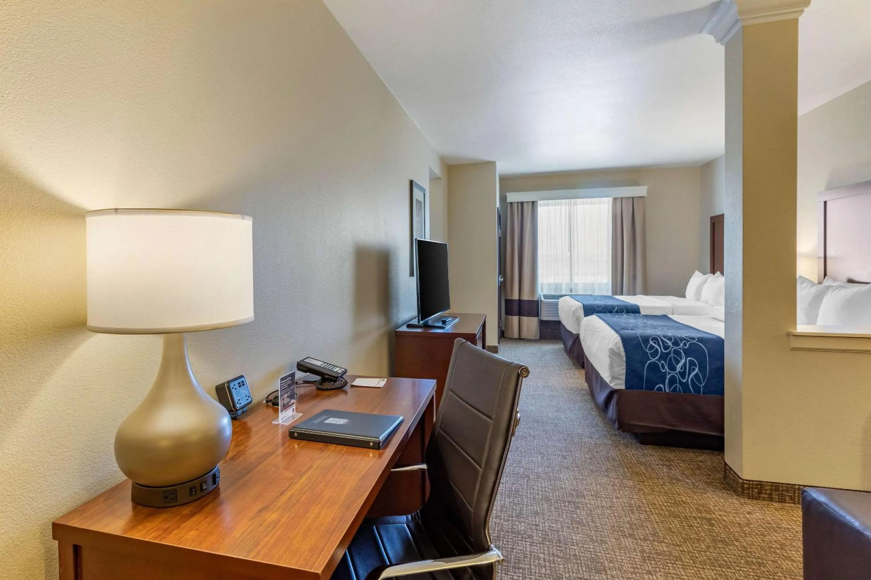 Bedroom, Bed in Comfort Suites Near Denver Downtown