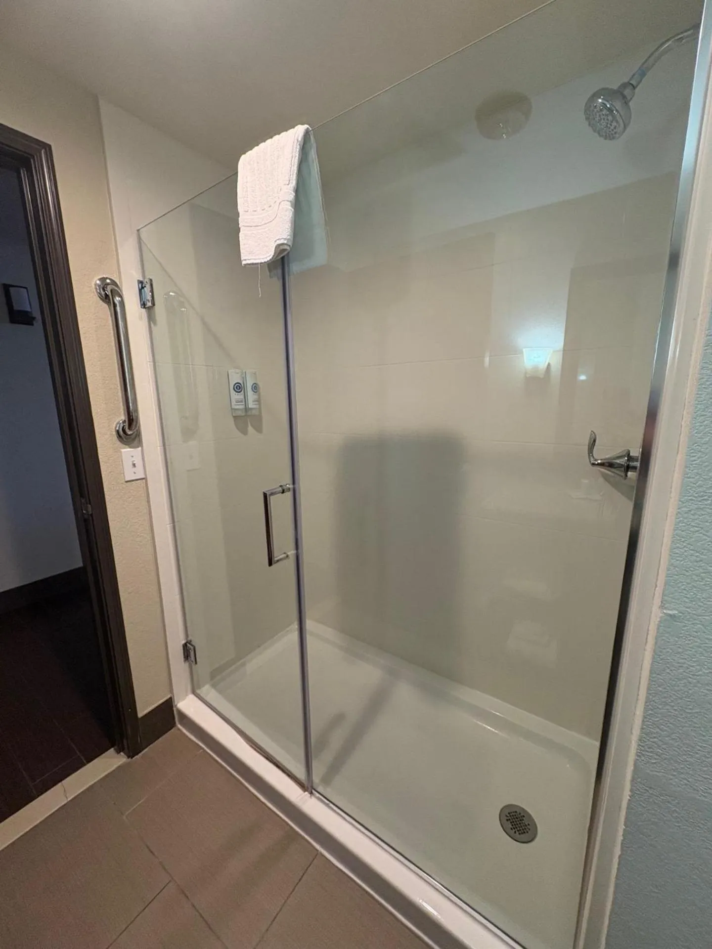 Shower in Comfort Suites Near Denver Downtown