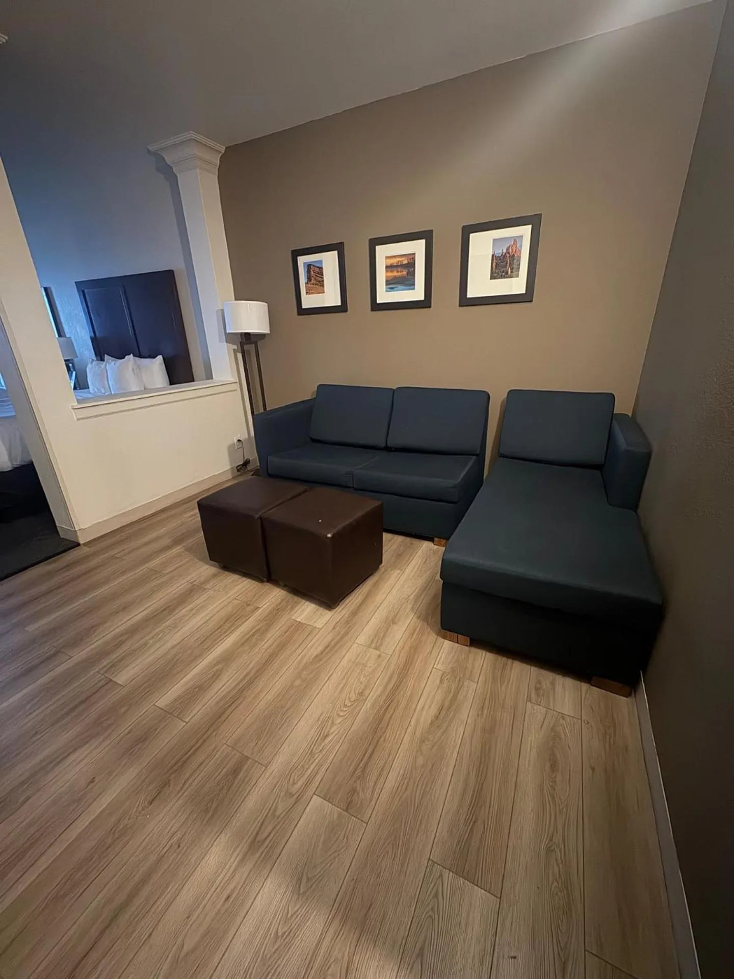 Living room in Comfort Suites Near Denver Downtown