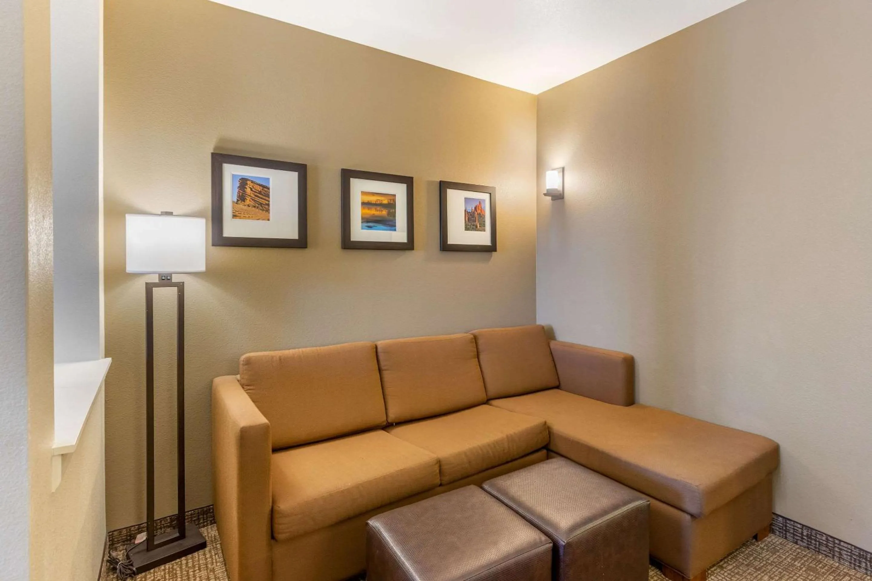 Bedroom in Comfort Suites Near Denver Downtown