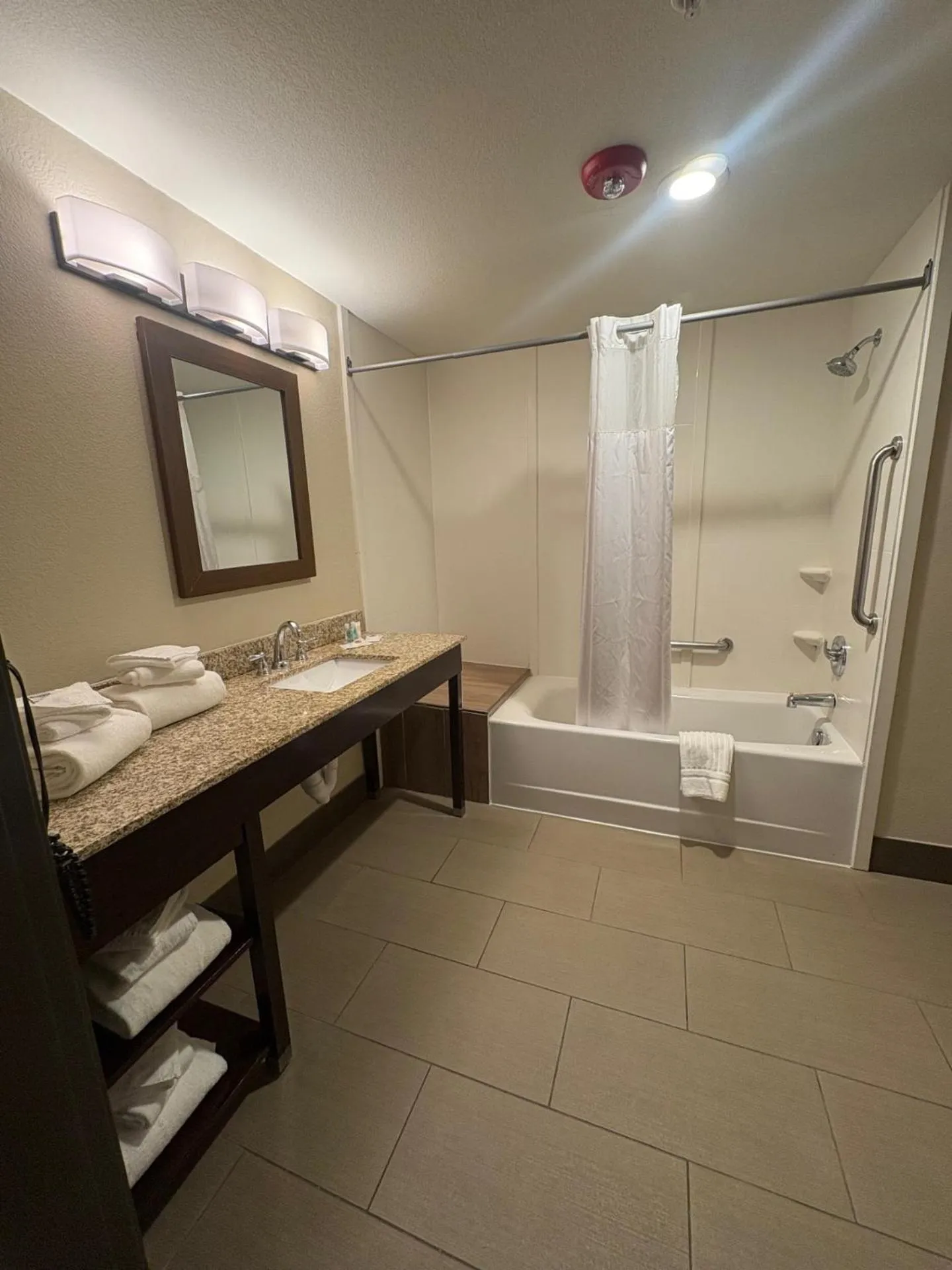 Shower in Comfort Suites Near Denver Downtown