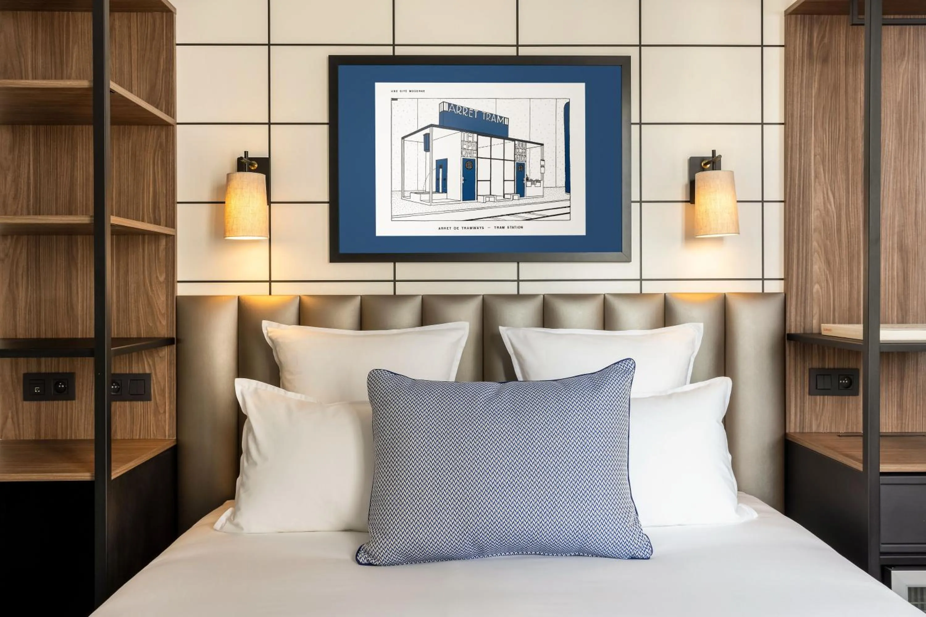 Photo of the whole room, Bed in Lutece Hotel