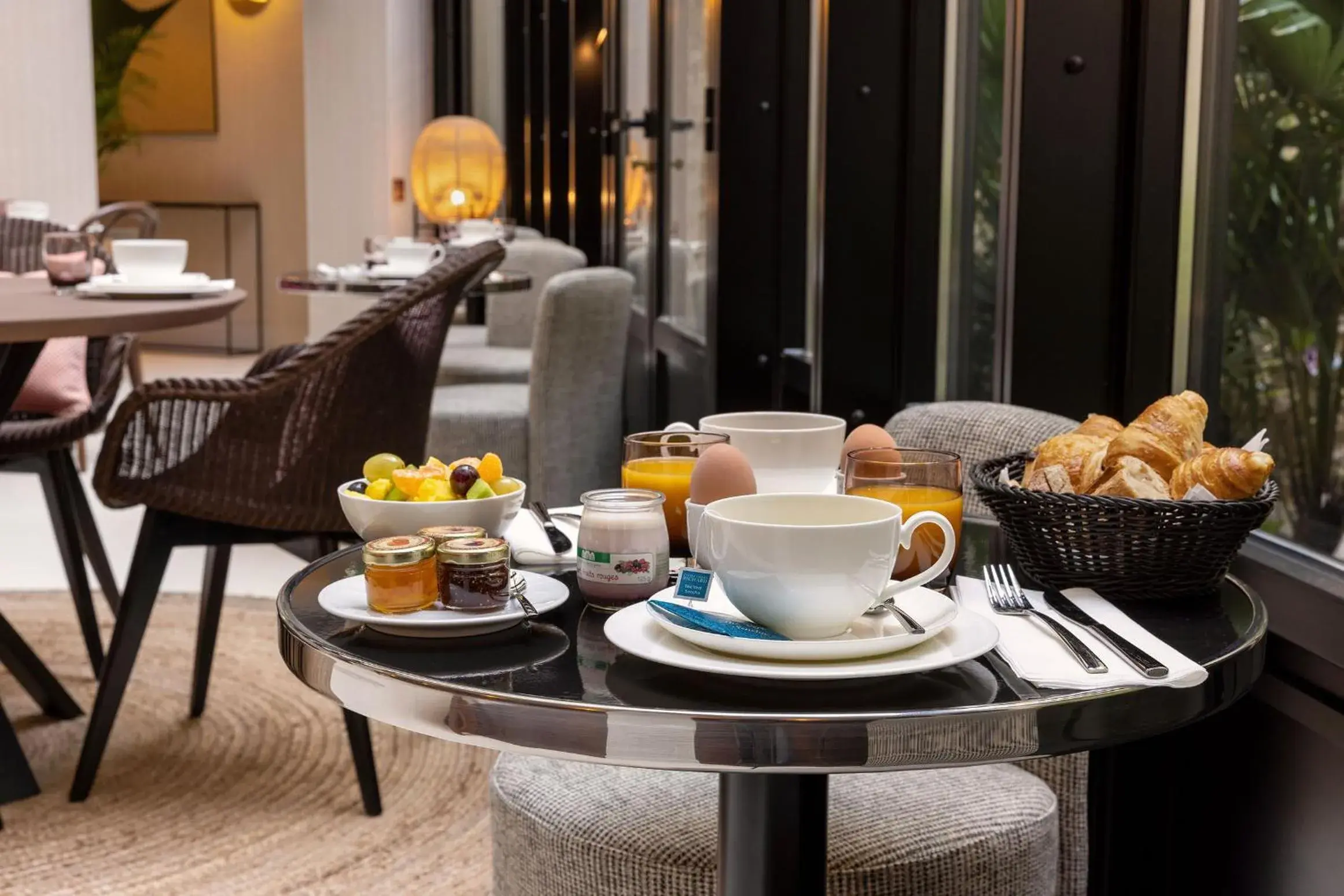 Food and drinks in Hôtel Moderniste Food and drinks in Hôtel Moderniste