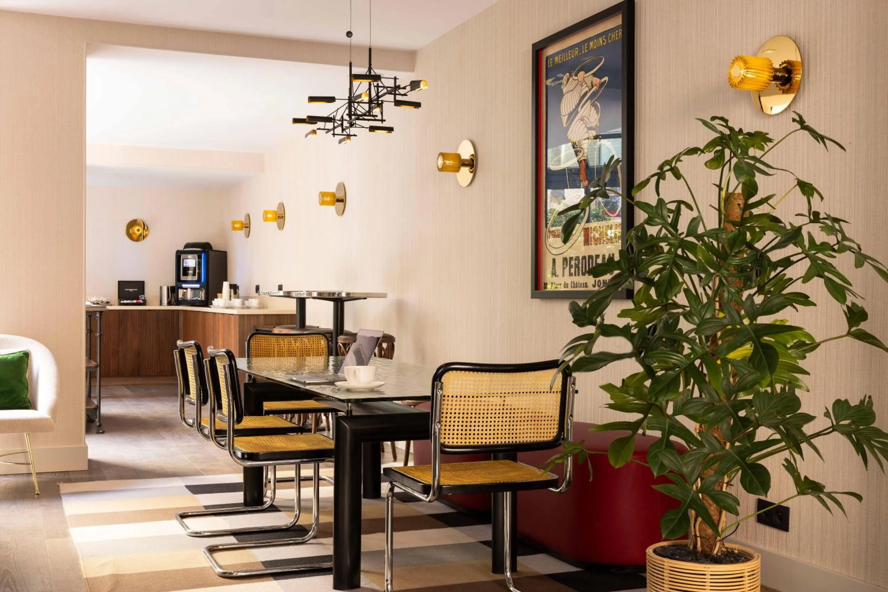 Living room in Lutece Hotel