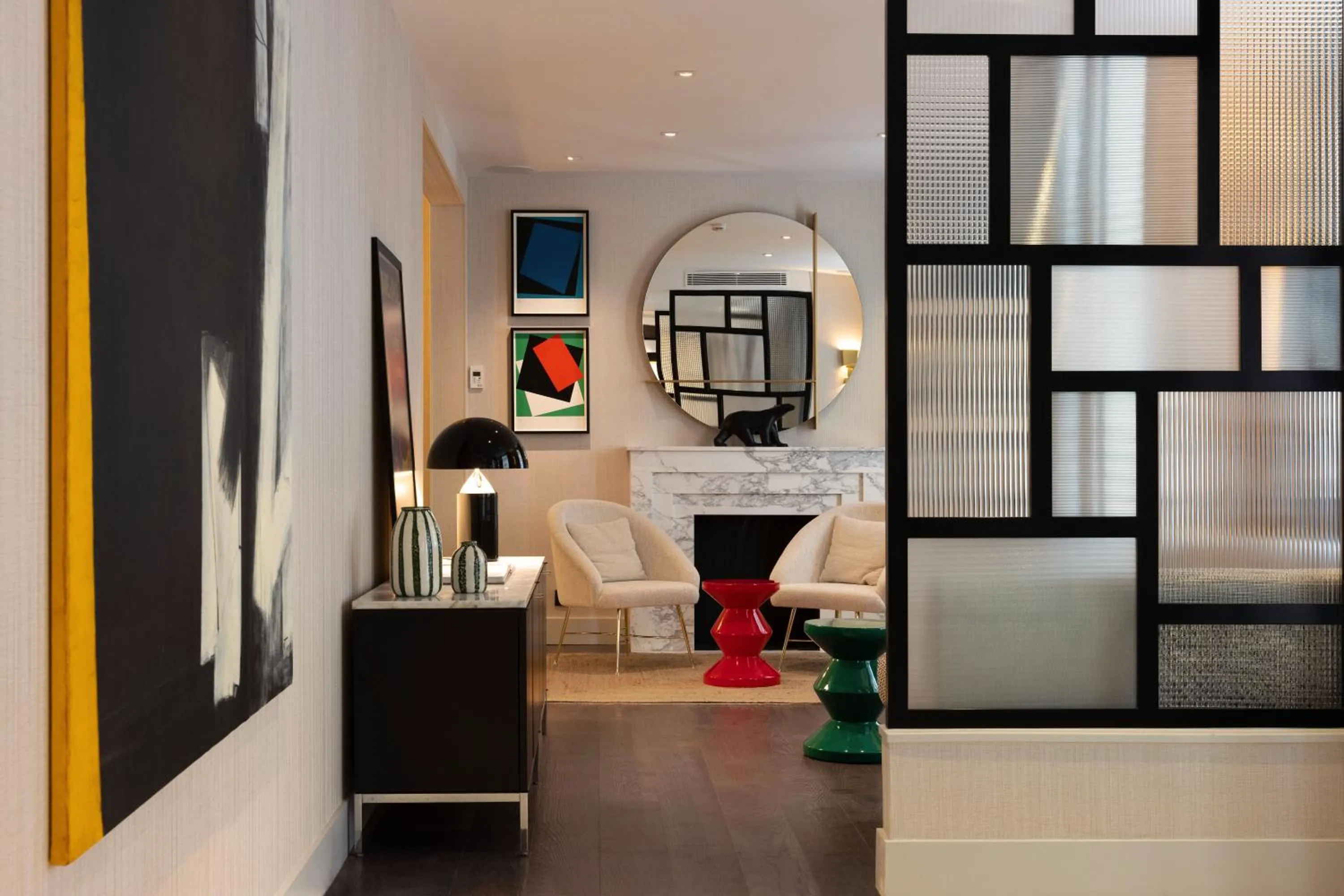 Living room in Lutece Hotel