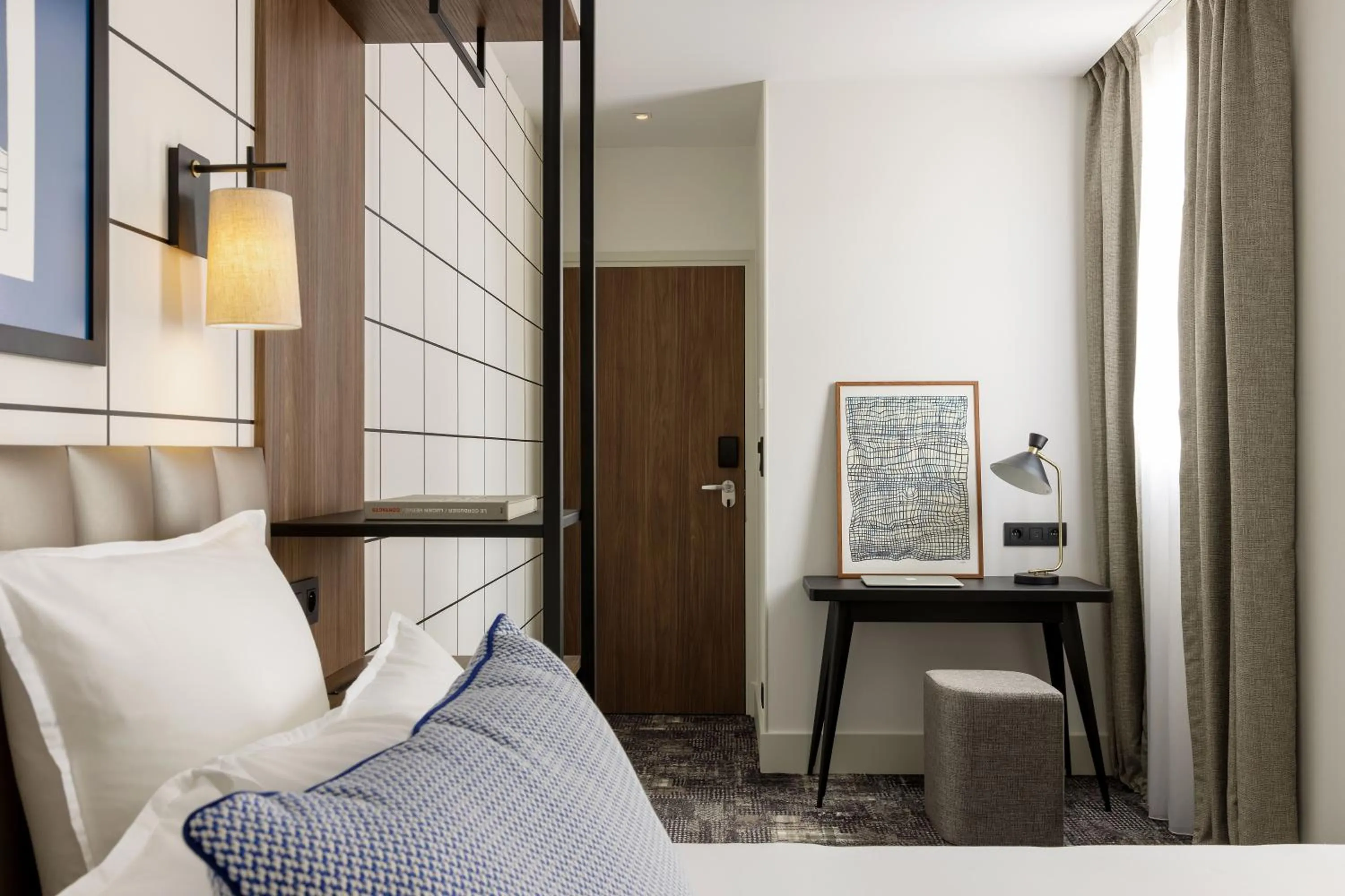 Bedroom, Bed in Lutece Hotel