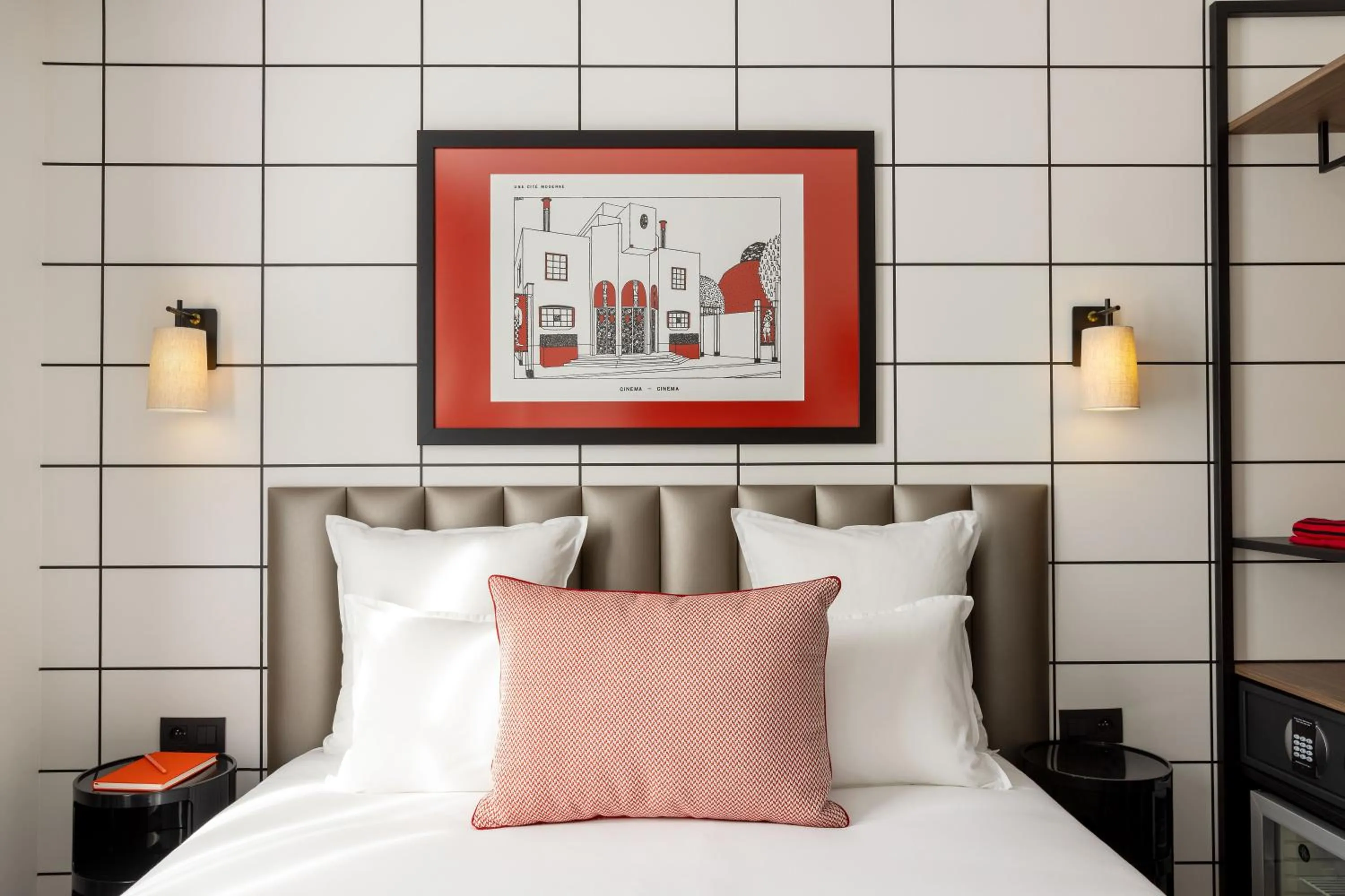 Bedroom, Bed in Lutece Hotel