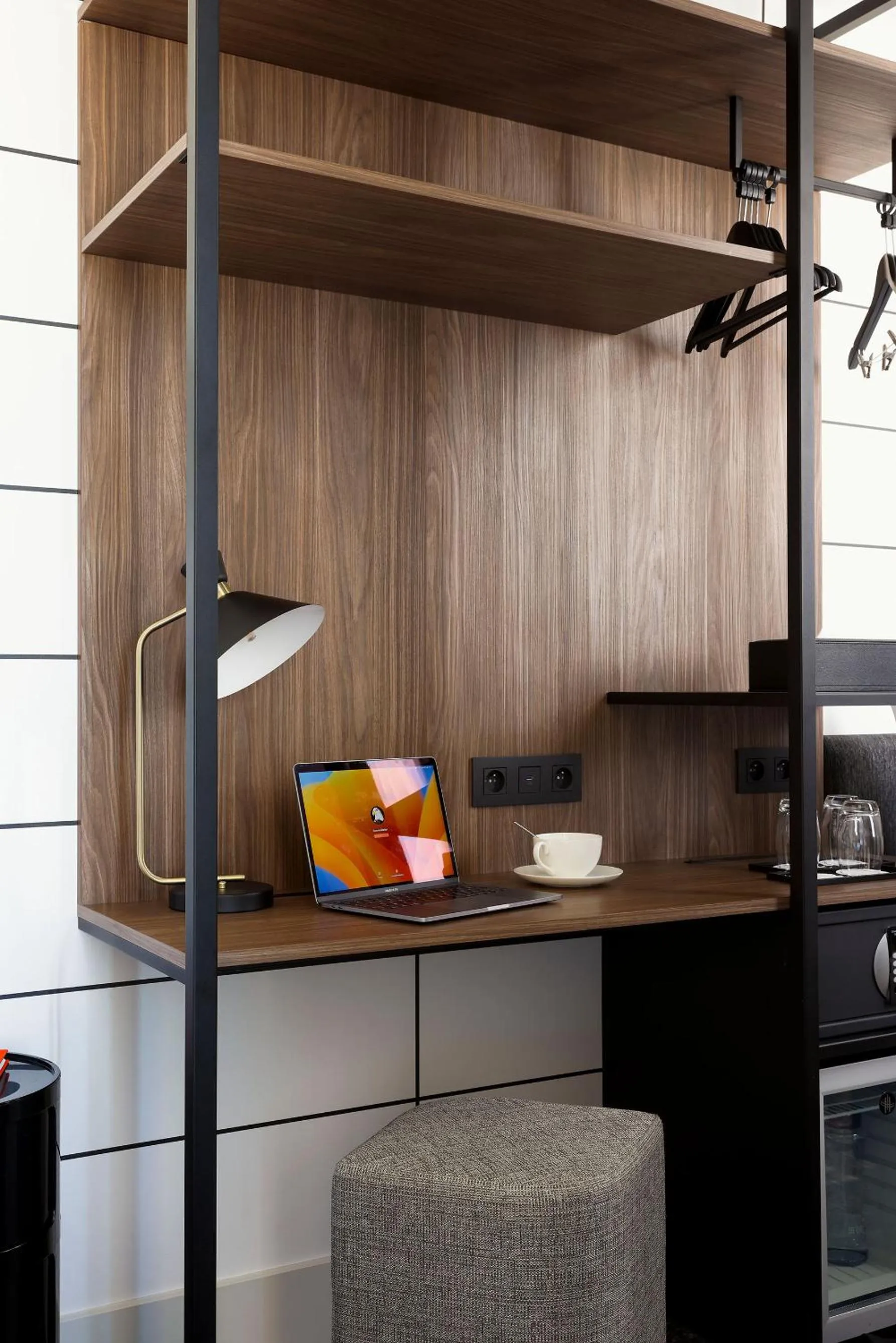 Seating area, TV/Entertainment Center in Lutece Hotel