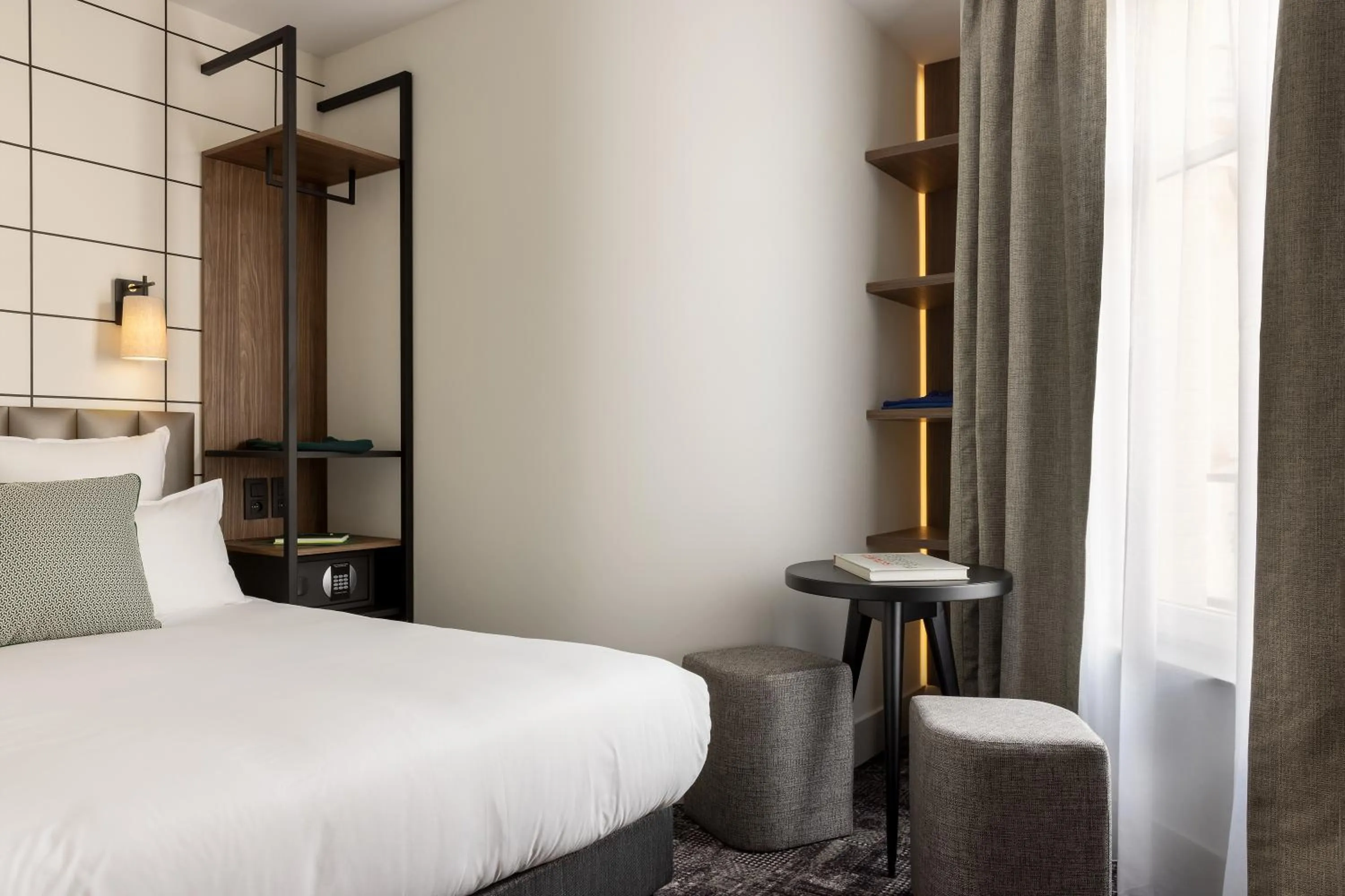 Bedroom, Bed in Lutece Hotel