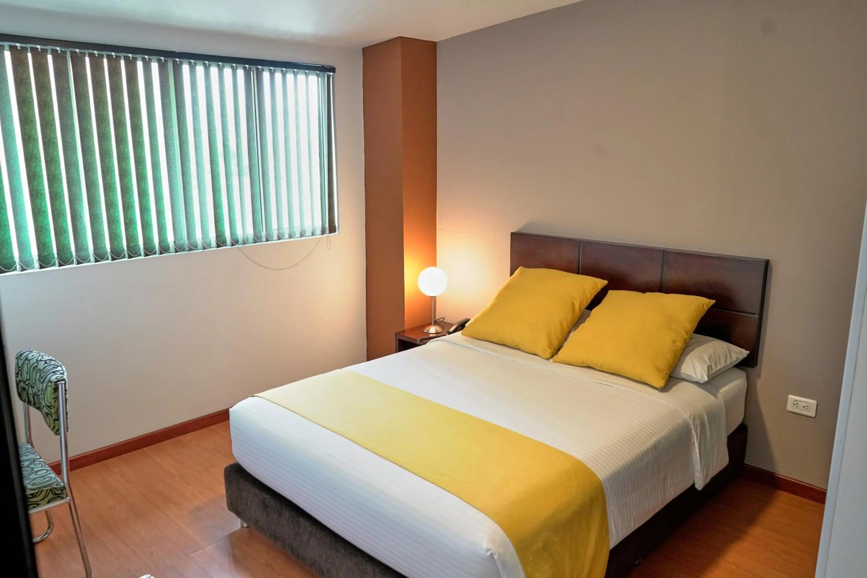 Bathroom, Bed in Hotel Volare