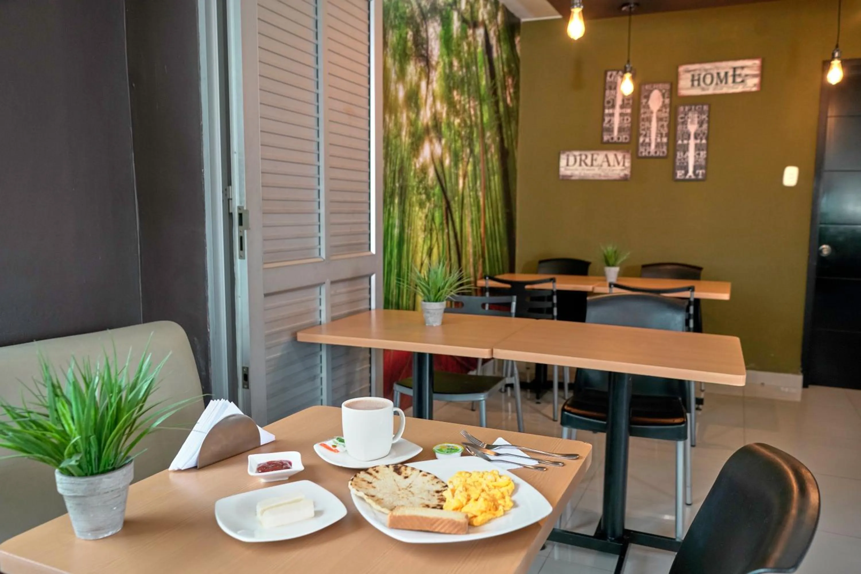 Continental breakfast in Hotel Volare