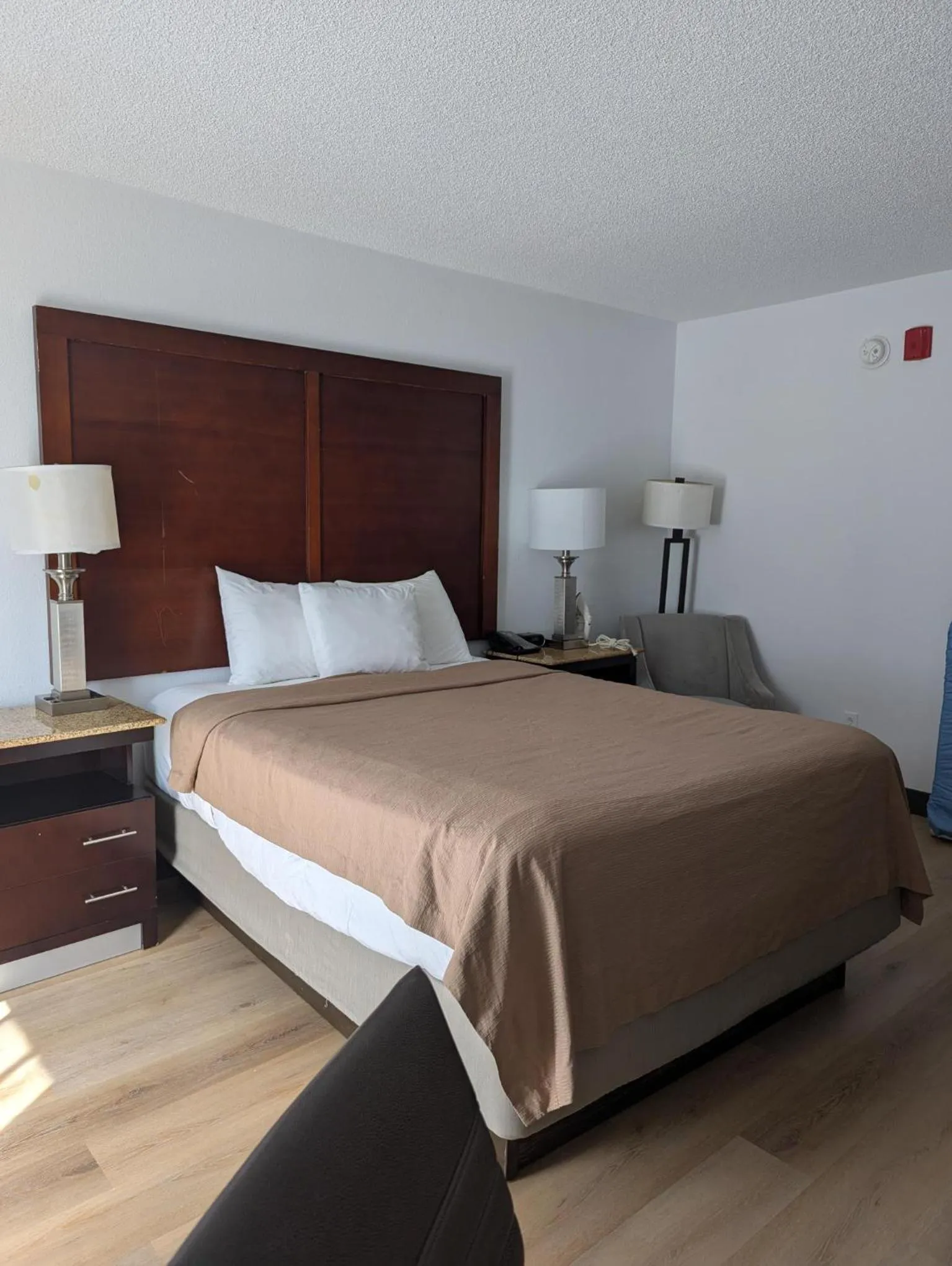 Bed in Plaza Hotel Denver Central