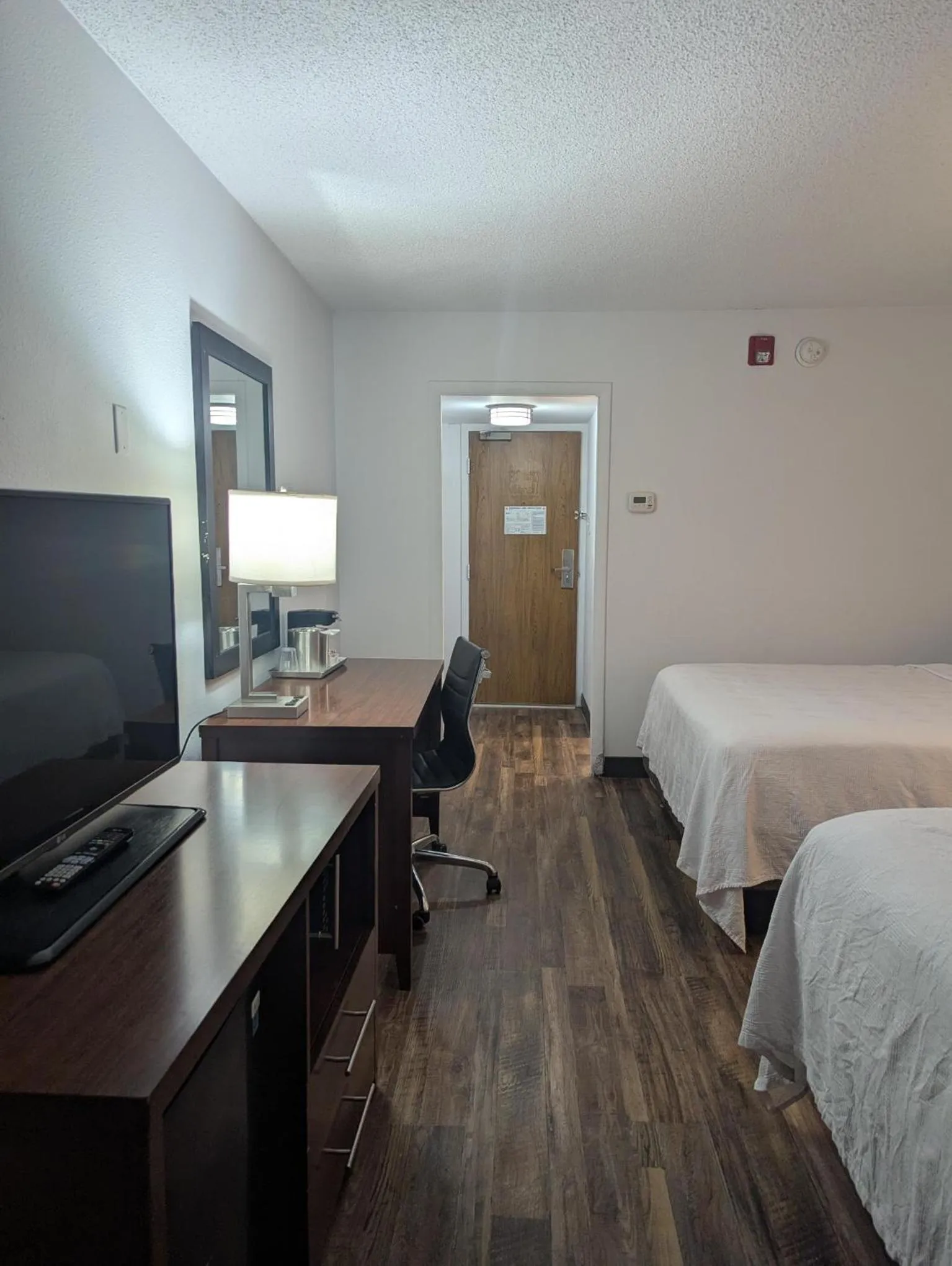 Photo of the whole room, Bed in Plaza Hotel Denver Central