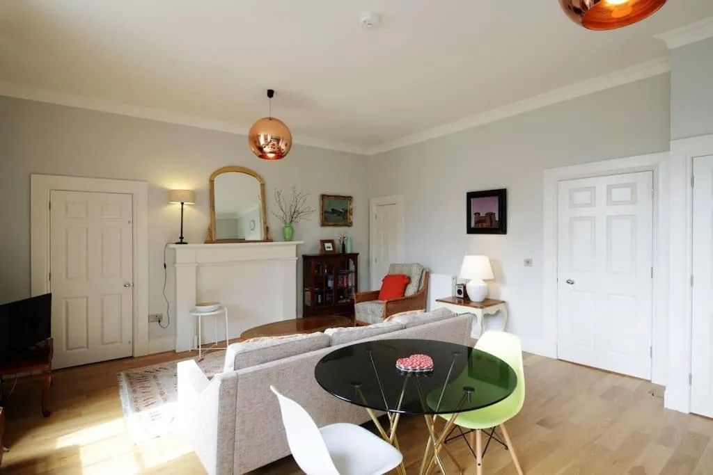 Bernard St - Bright and spacious 1 bed apartment at the Shore!