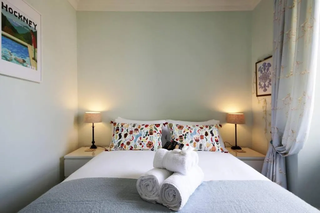 Bernard St - Bright and spacious 1 bed apartment at the Shore!