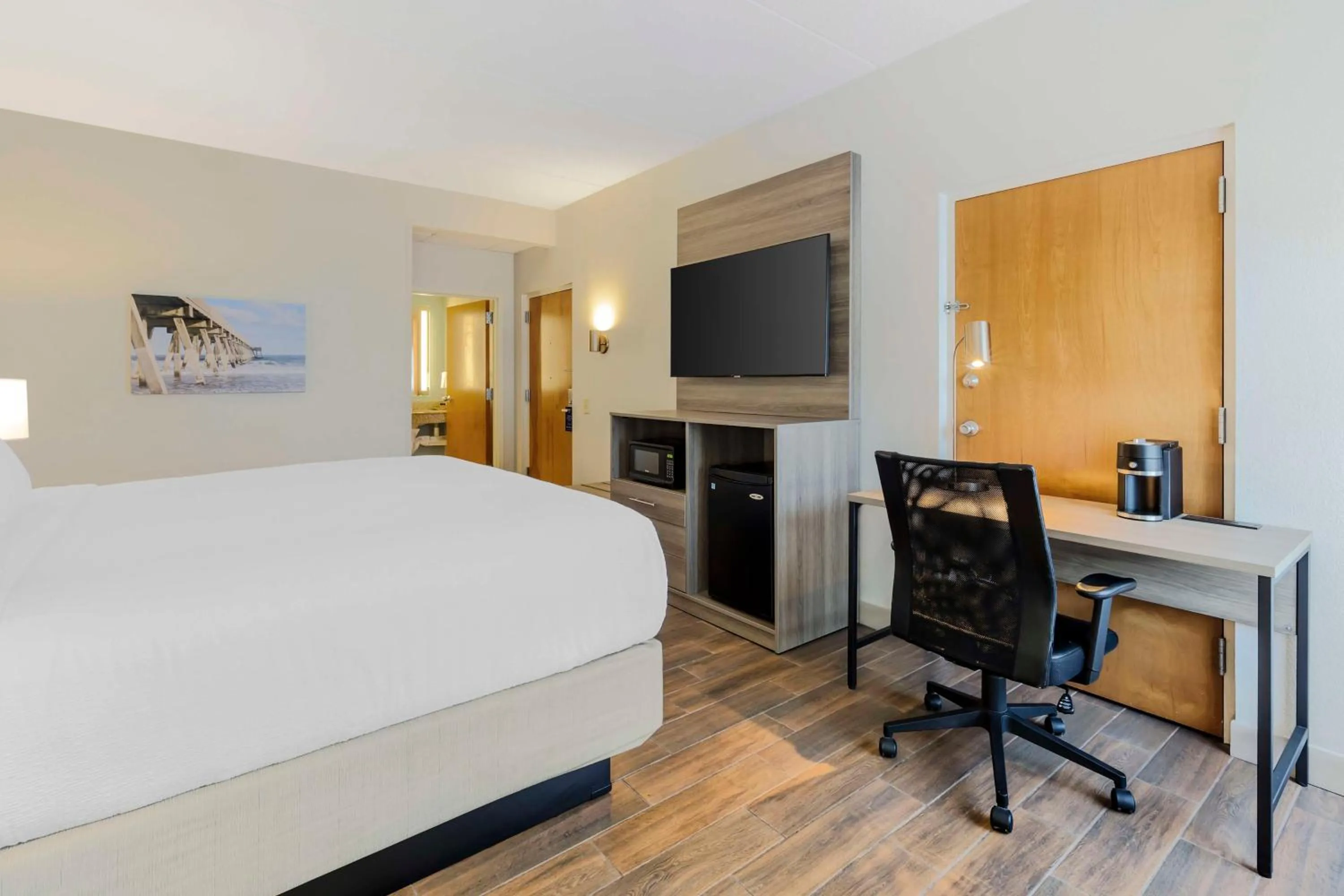 Bedroom, Bed in Best Western Plus Wilmington / Wrightsville Beach