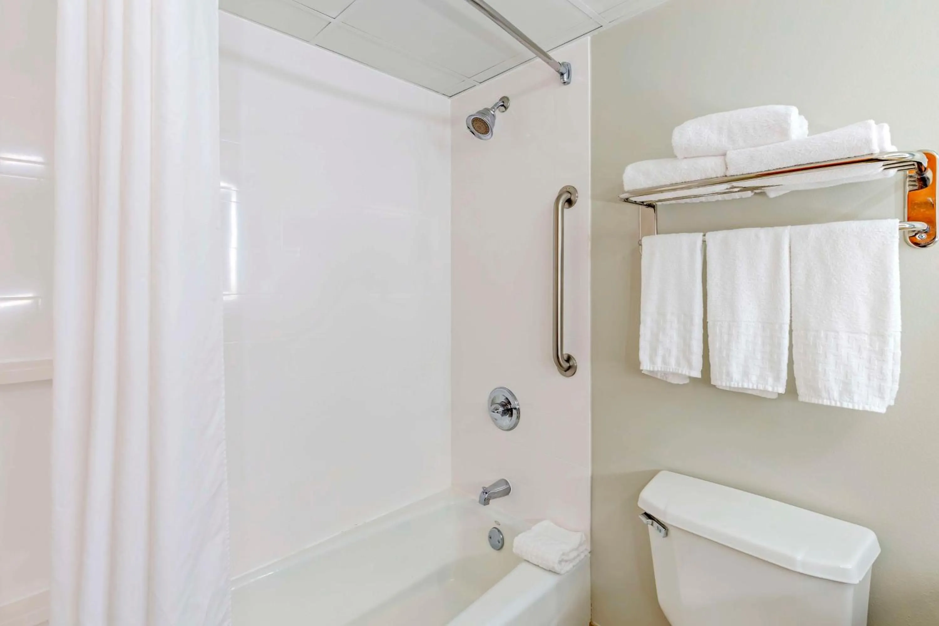 Bathroom in Best Western Plus Wilmington / Wrightsville Beach
