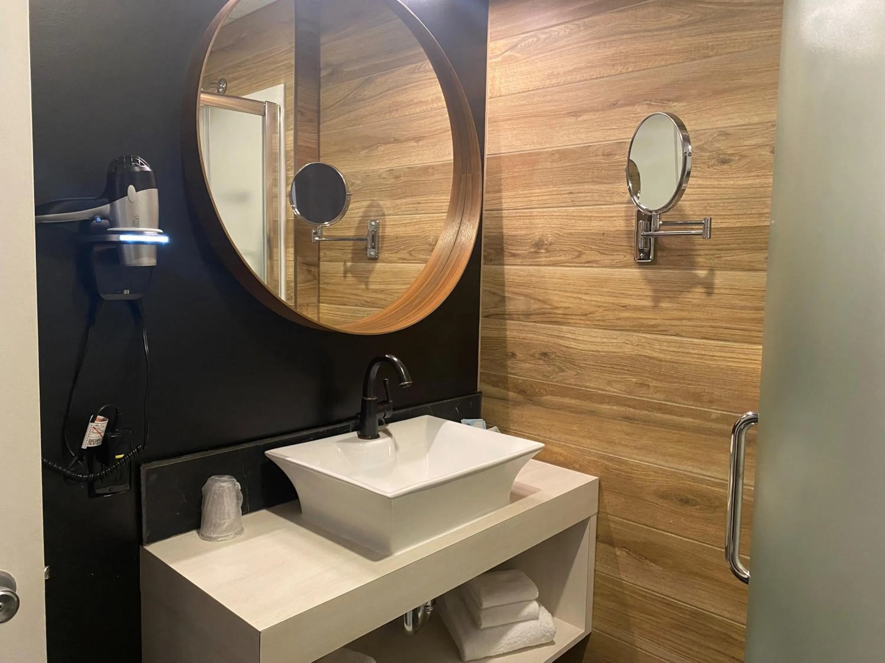 Bathroom in Hôtel Centre-Ville