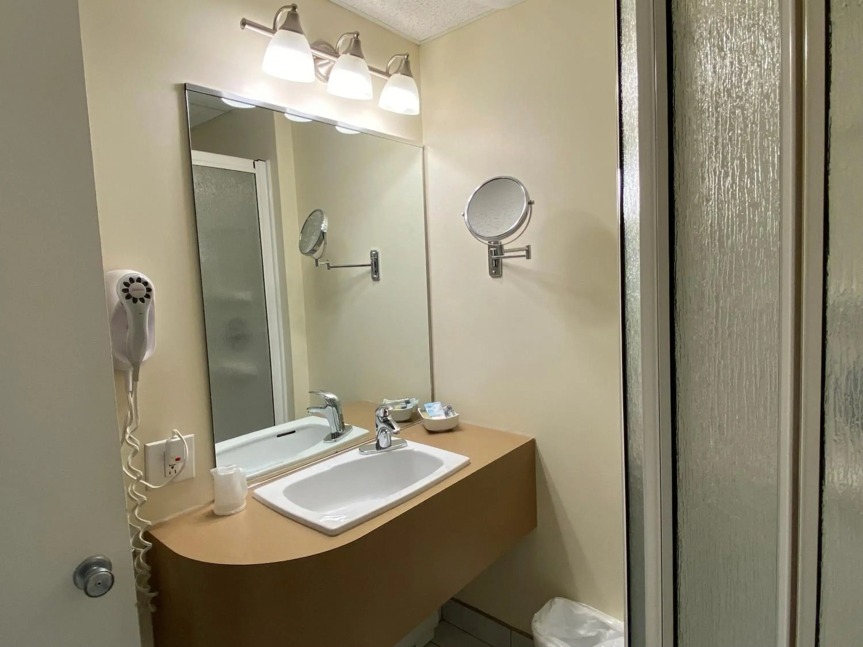 Twin Room in Hôtel Centre-Ville Twin Room in Hôtel Centre-Ville