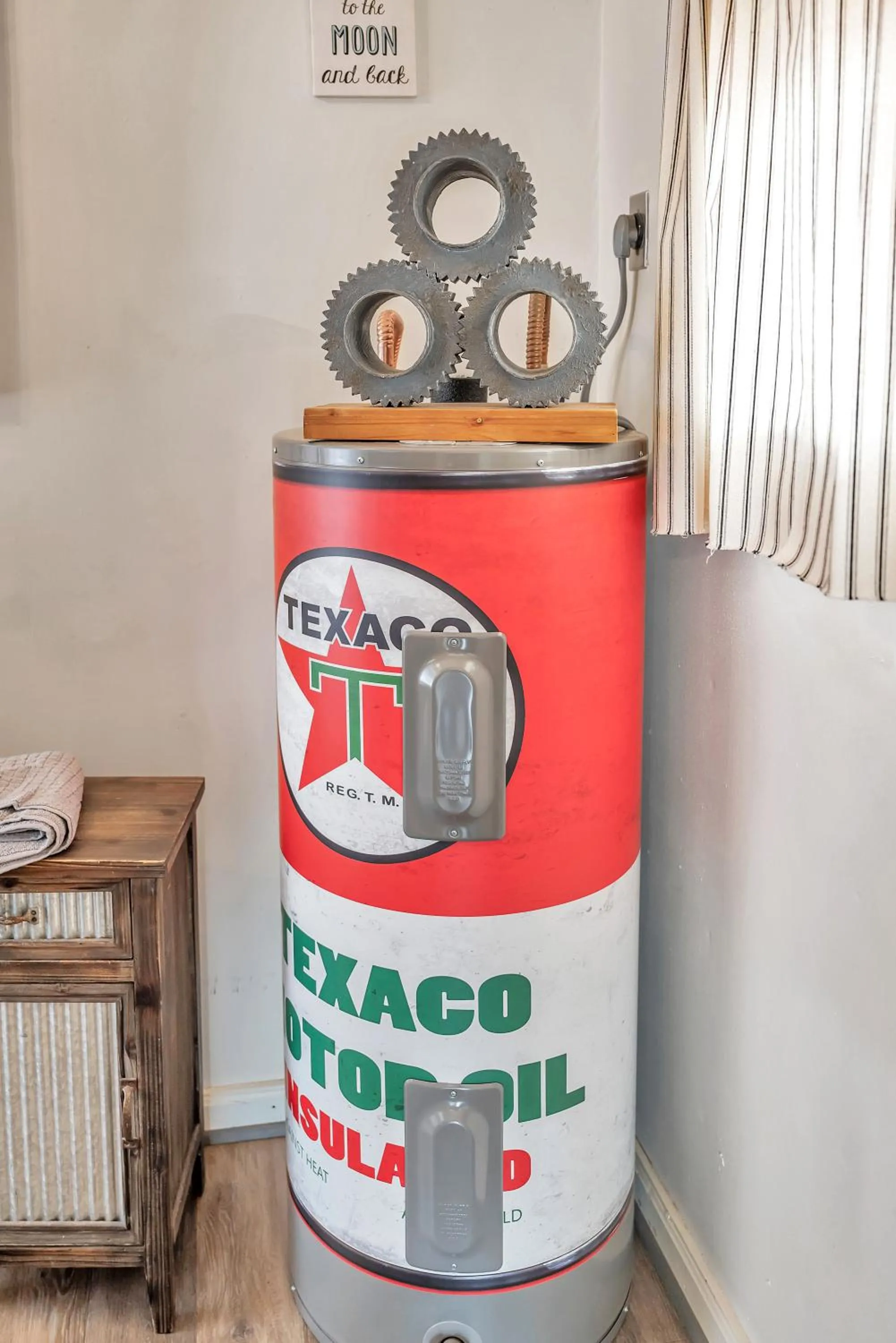 Decorative detail in Full Moon Inn