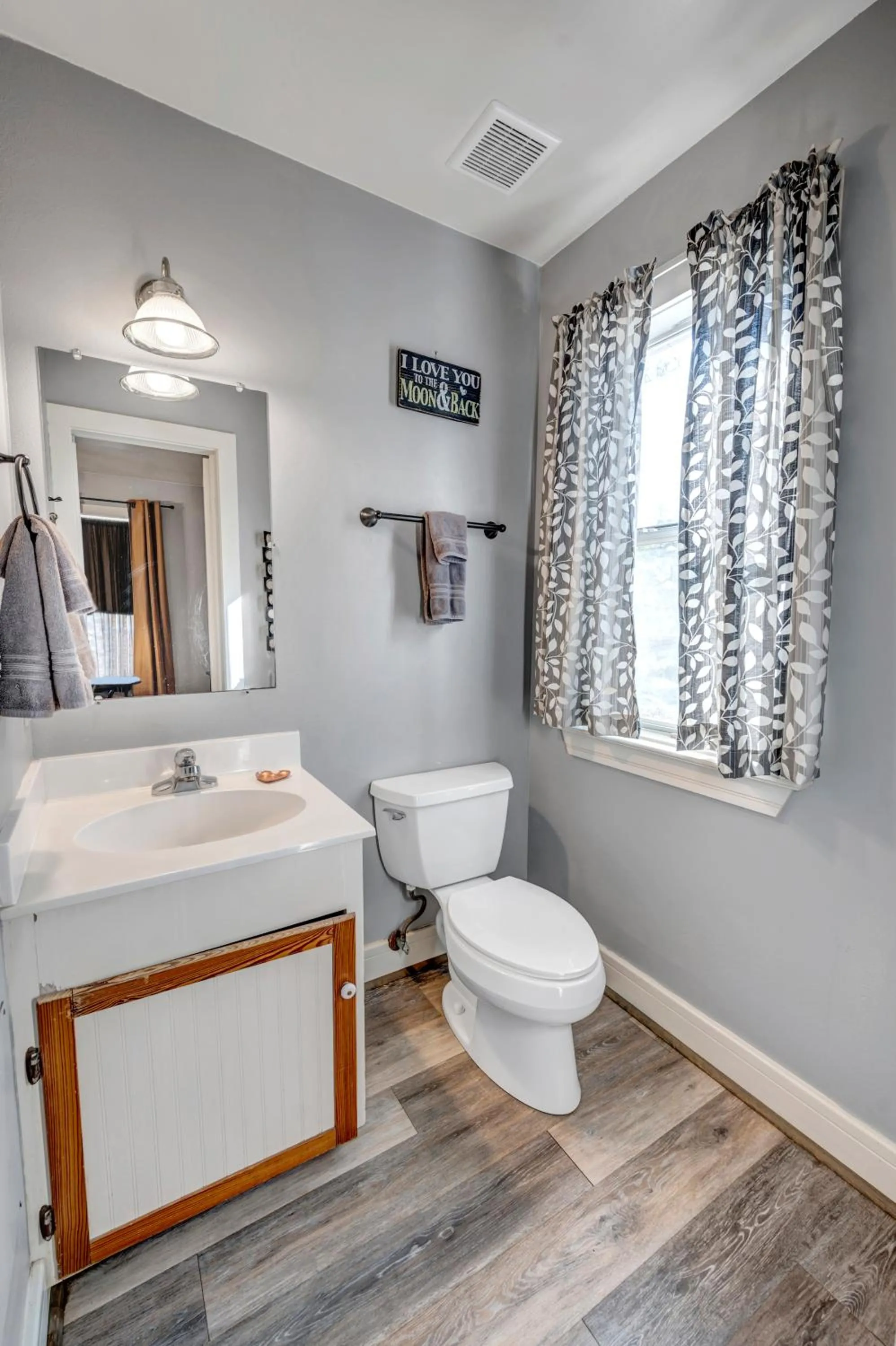 Bathroom in Full Moon Inn