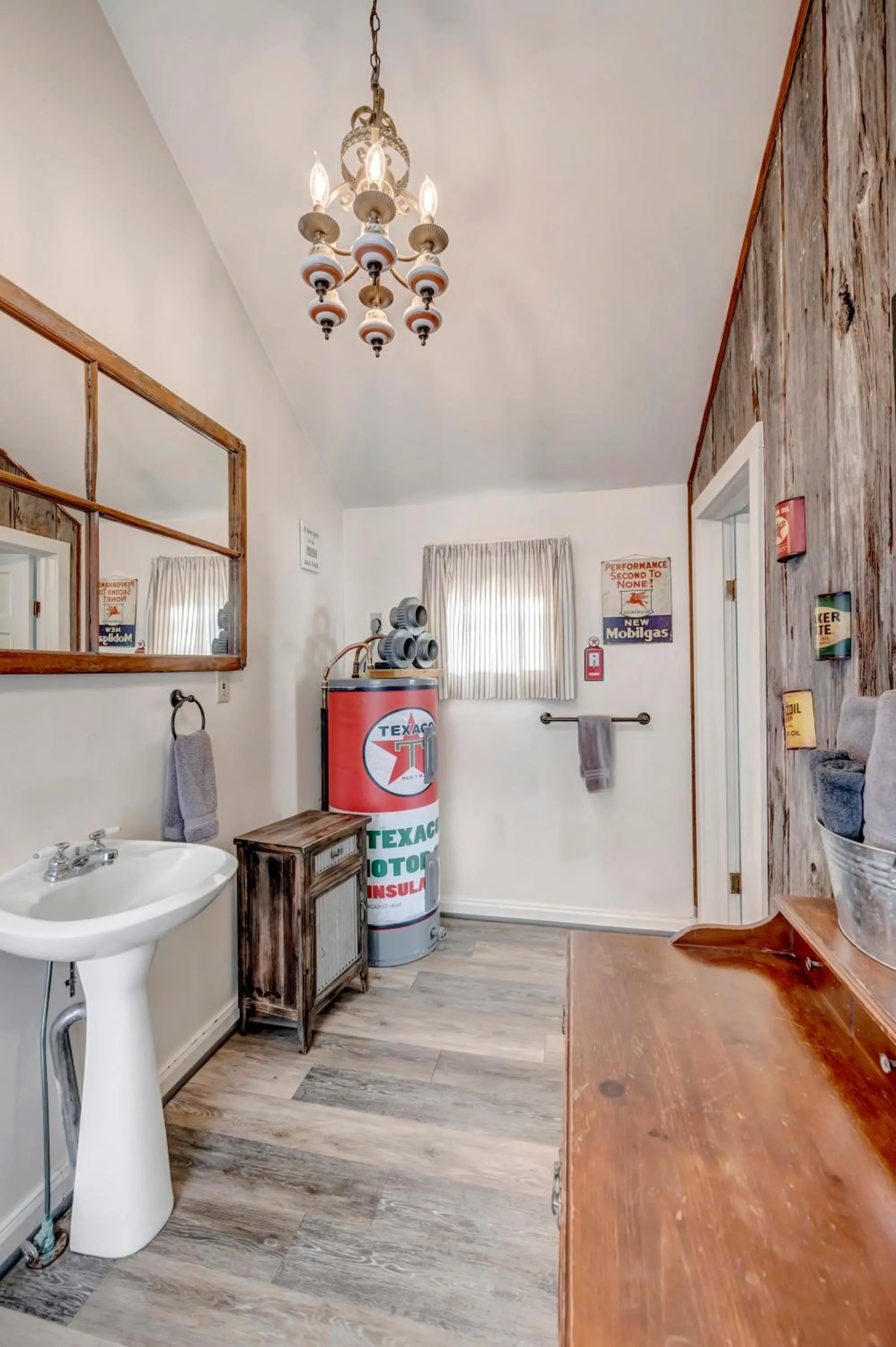 Bathroom in Full Moon Inn