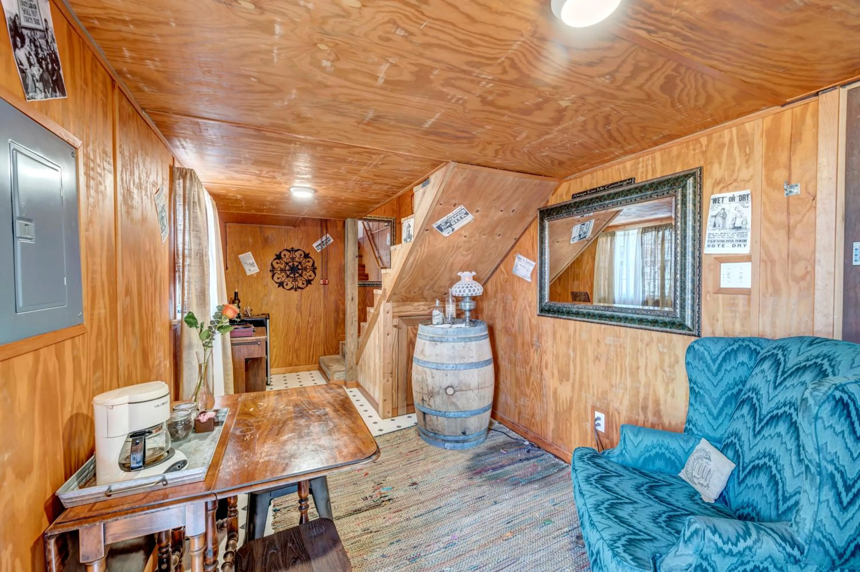 Seating area in Full Moon Inn