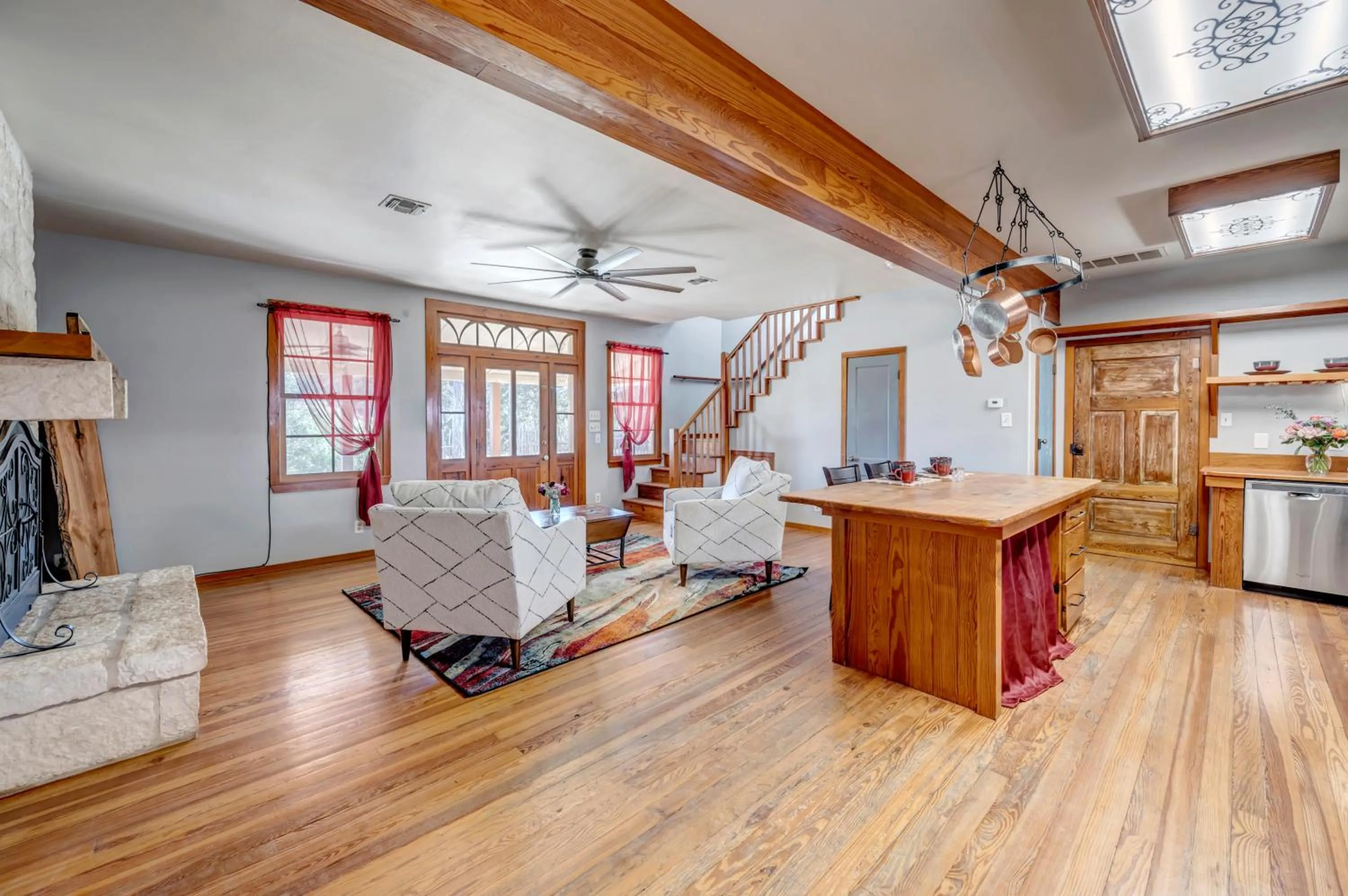 Living room in Full Moon Inn