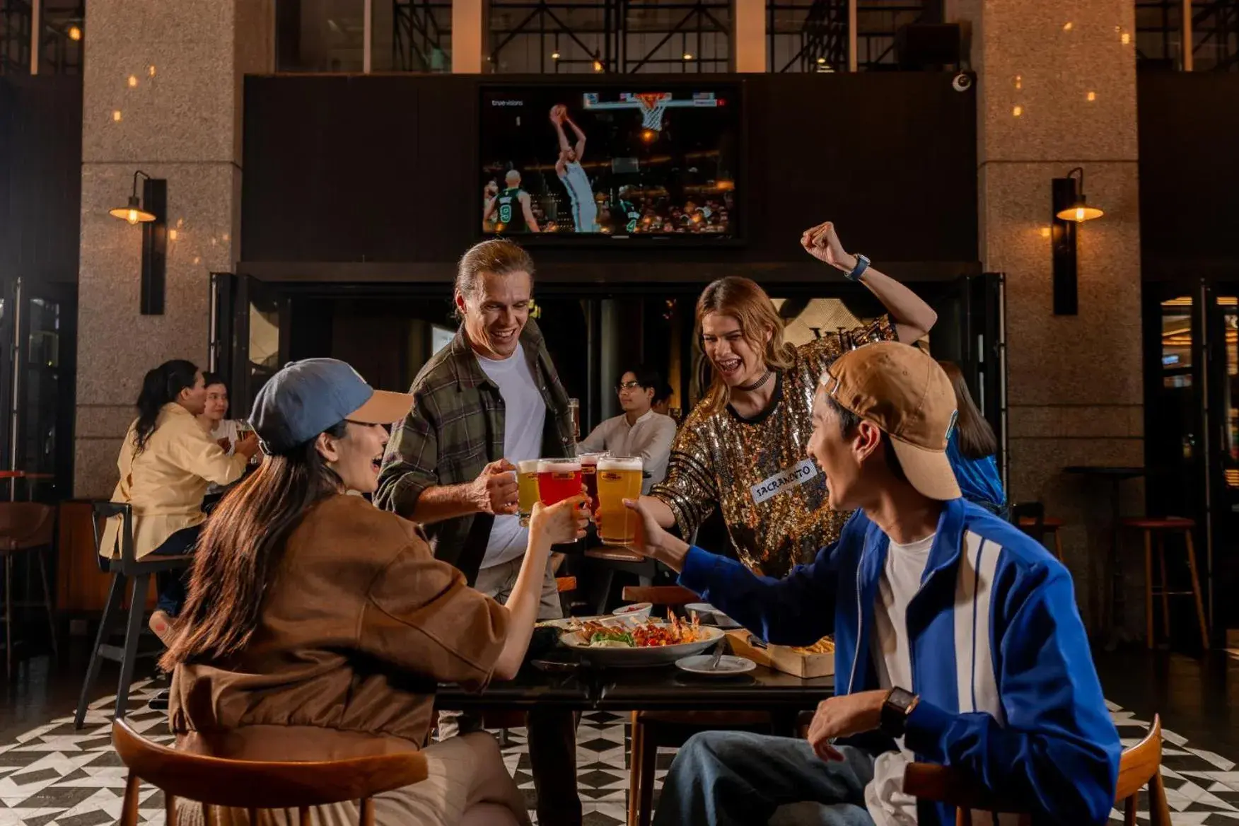 Restaurant/places to eat in Holiday Inn Bangkok by IHG Restaurant/places to eat in Holiday Inn Bangkok by IHG