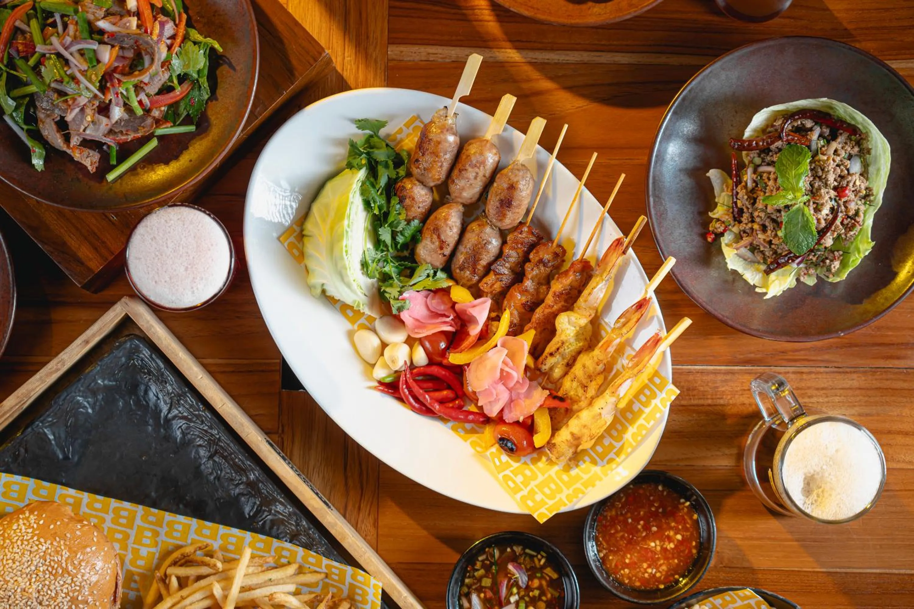 Restaurant/places to eat in Holiday Inn Bangkok by IHG