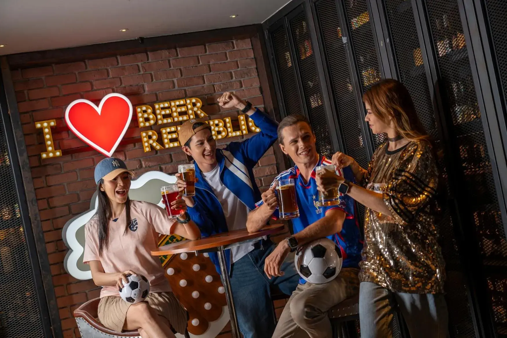 Restaurant/places to eat in Holiday Inn Bangkok by IHG Restaurant/places to eat in Holiday Inn Bangkok by IHG