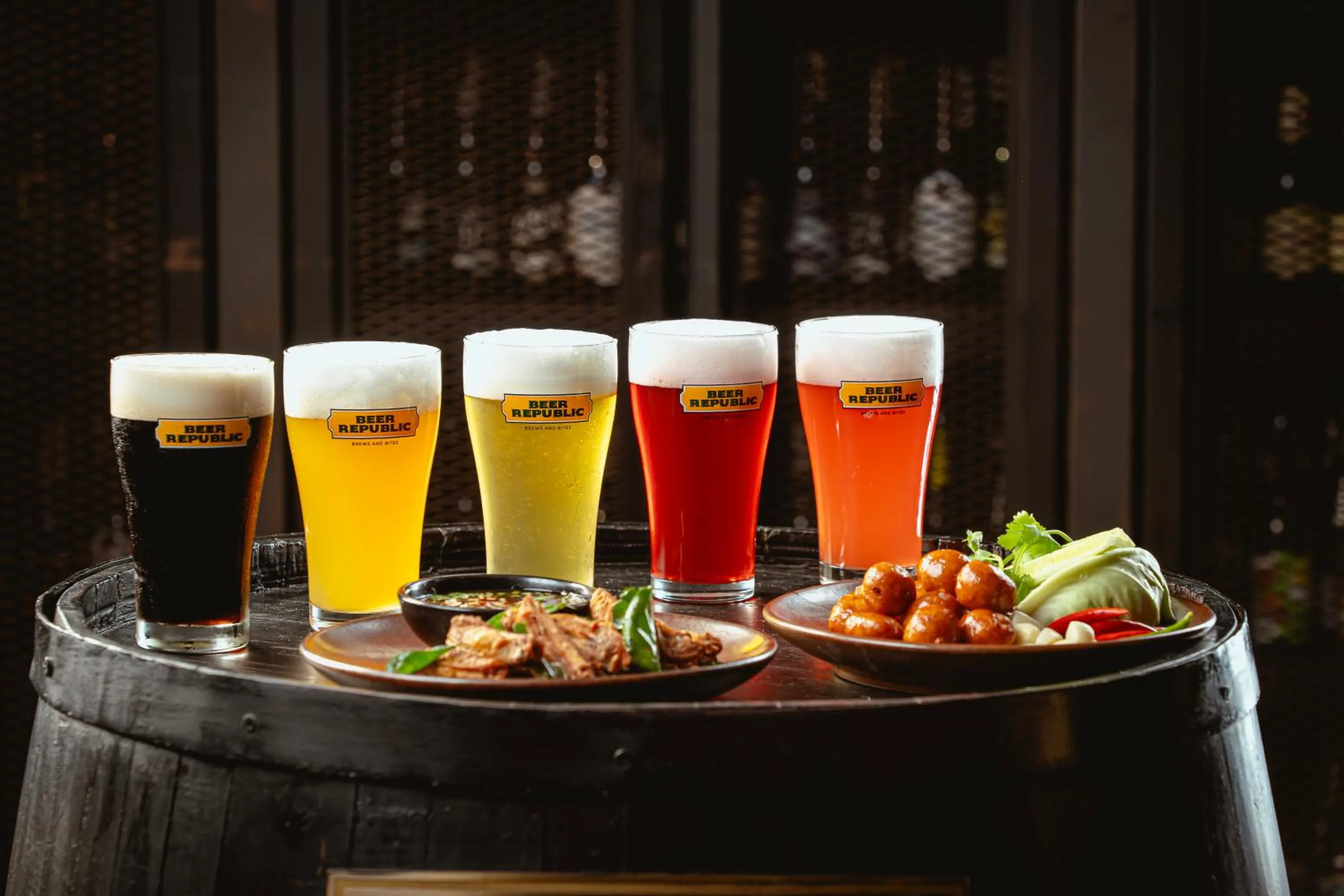 Restaurant/places to eat in Holiday Inn Bangkok by IHG