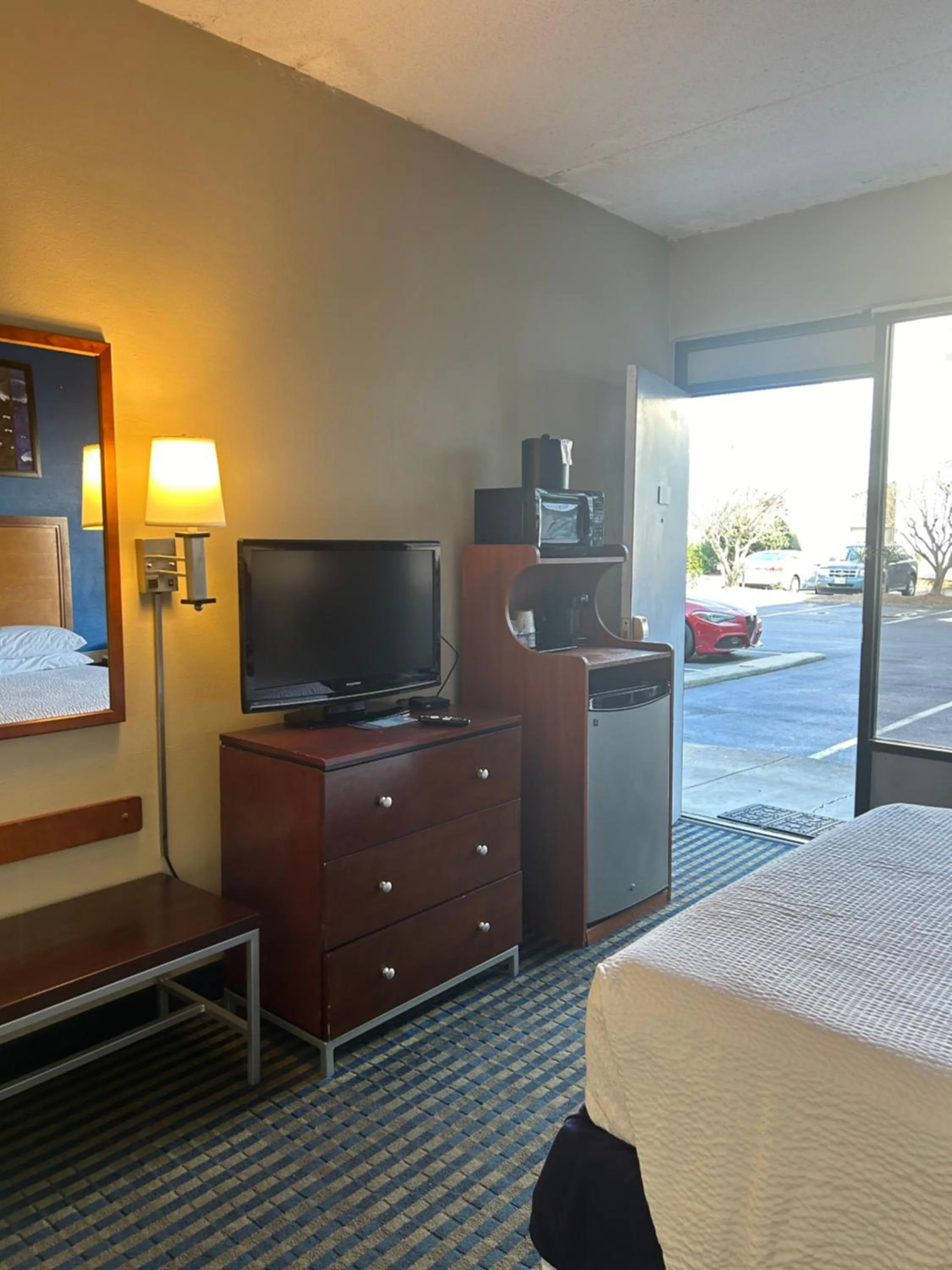 TV and multimedia, Bed in Days Inn by Wyndham Virginia Beach At The Beach
