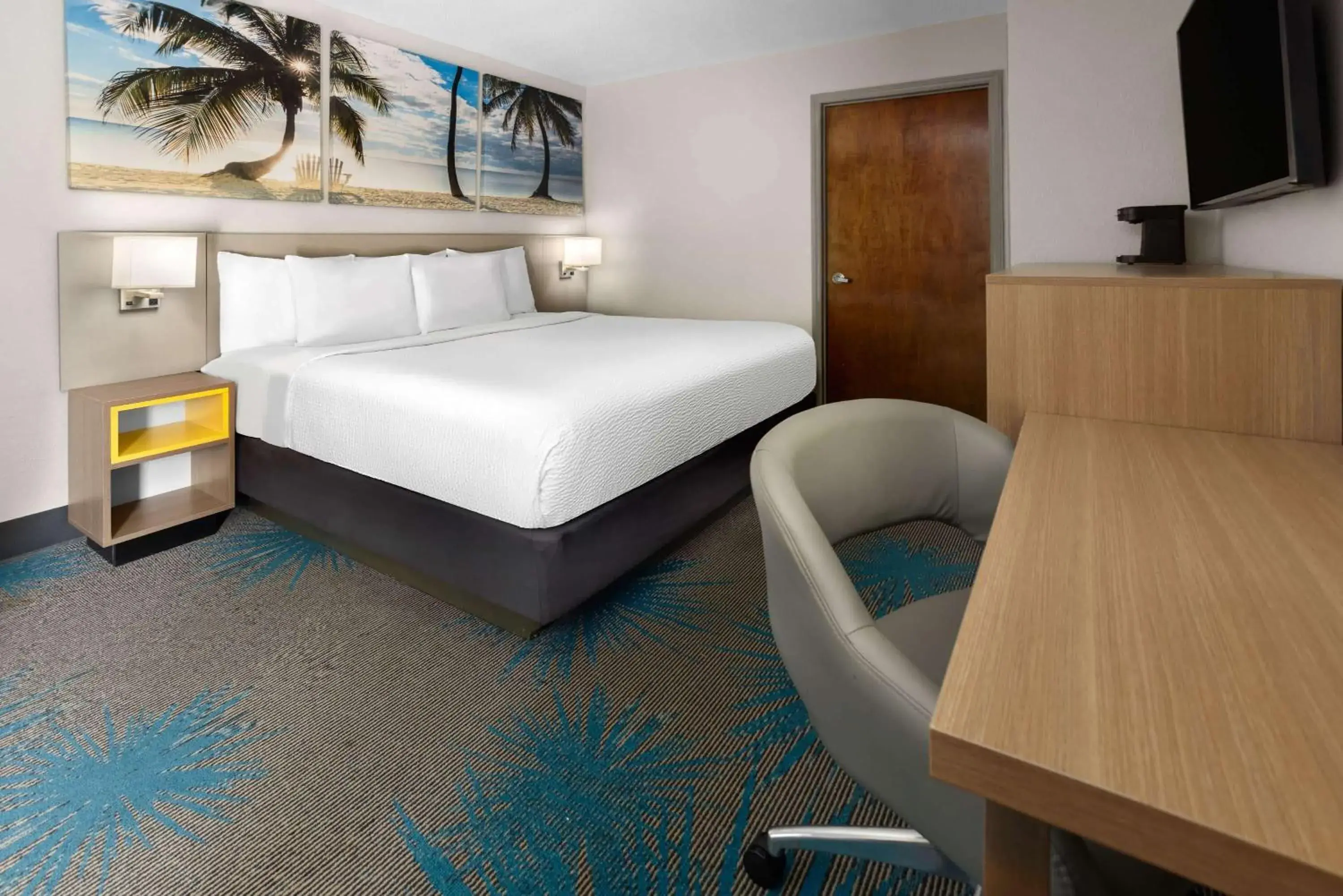 King Room - Non-Smoking in Days Inn by Wyndham Acworth King Room - Non-Smoking in Days Inn by Wyndham Acworth