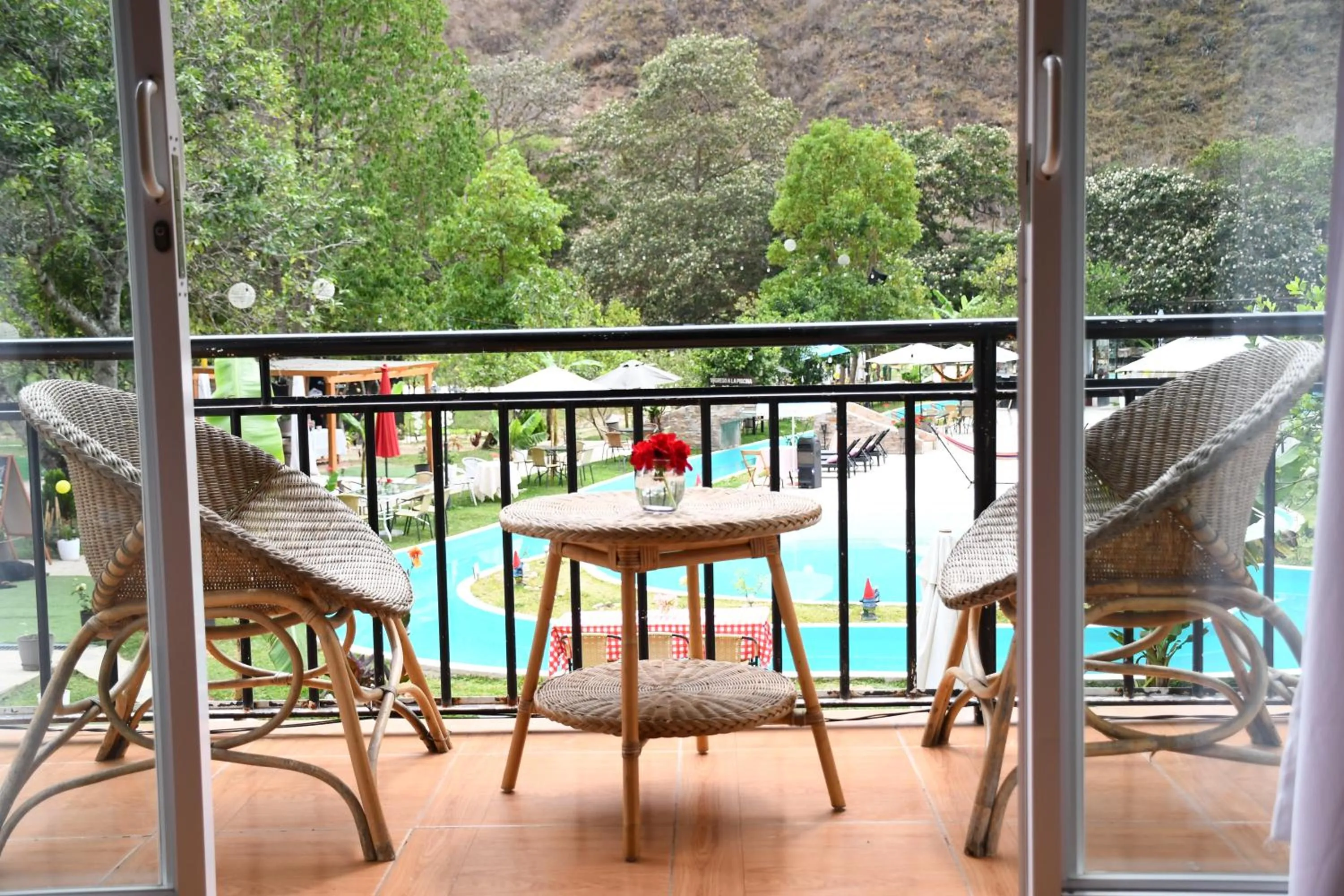 Swimming pool in Zoila's Suite Escape