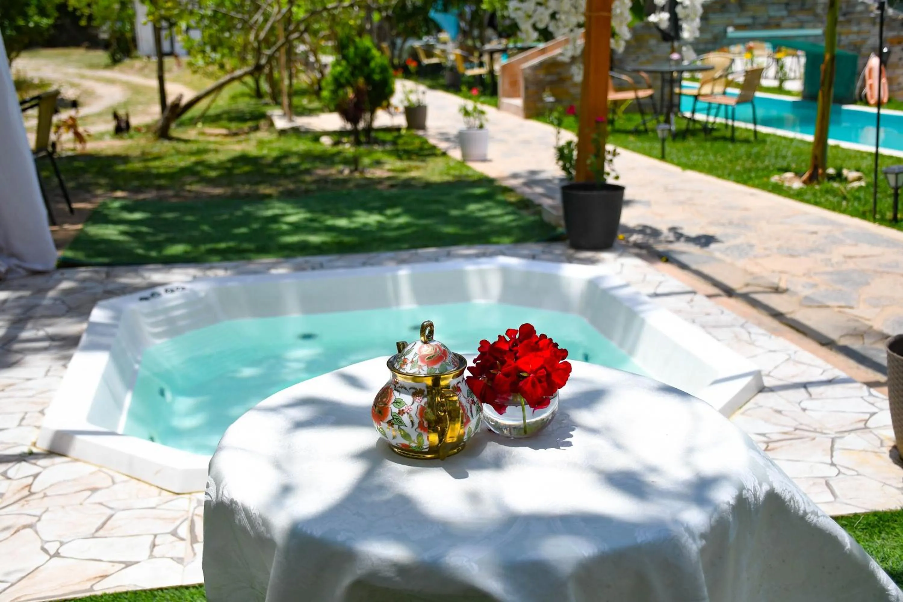 Restaurant/places to eat in Zoila's Suite Escape