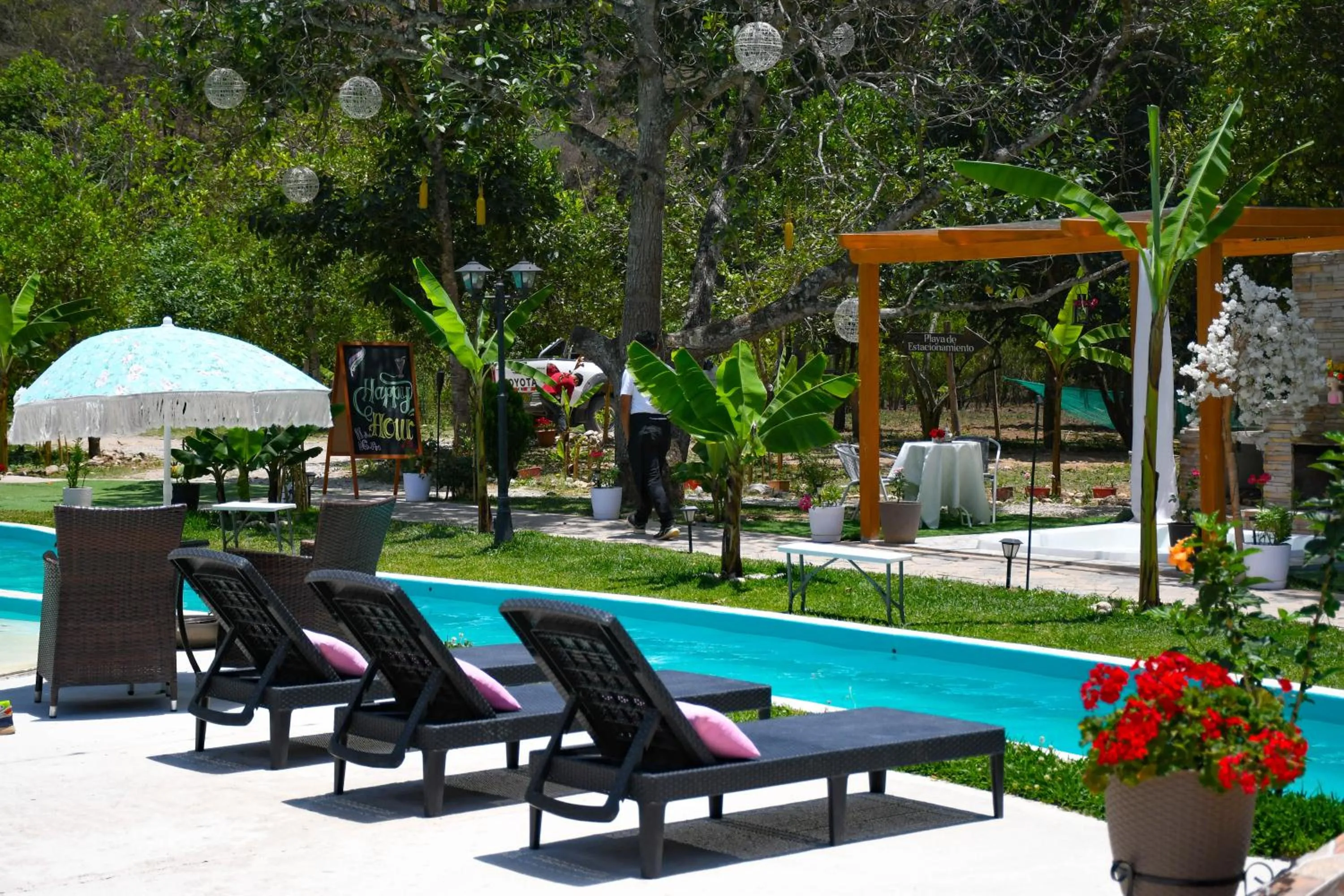 Swimming pool in Zoila's Suite Escape