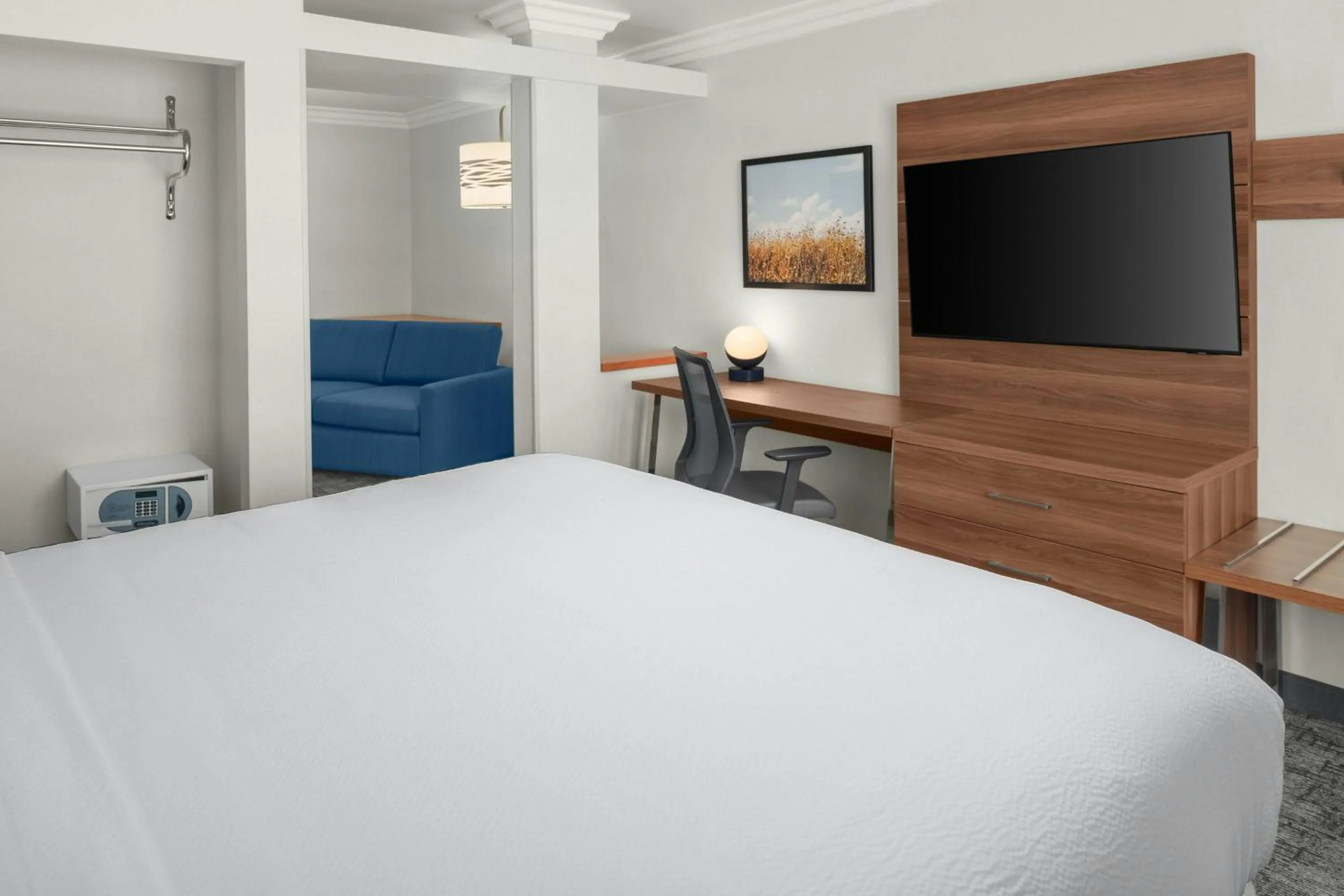 Photo of the whole room, Bed in City Express By Marriott Rancho Cucamonga