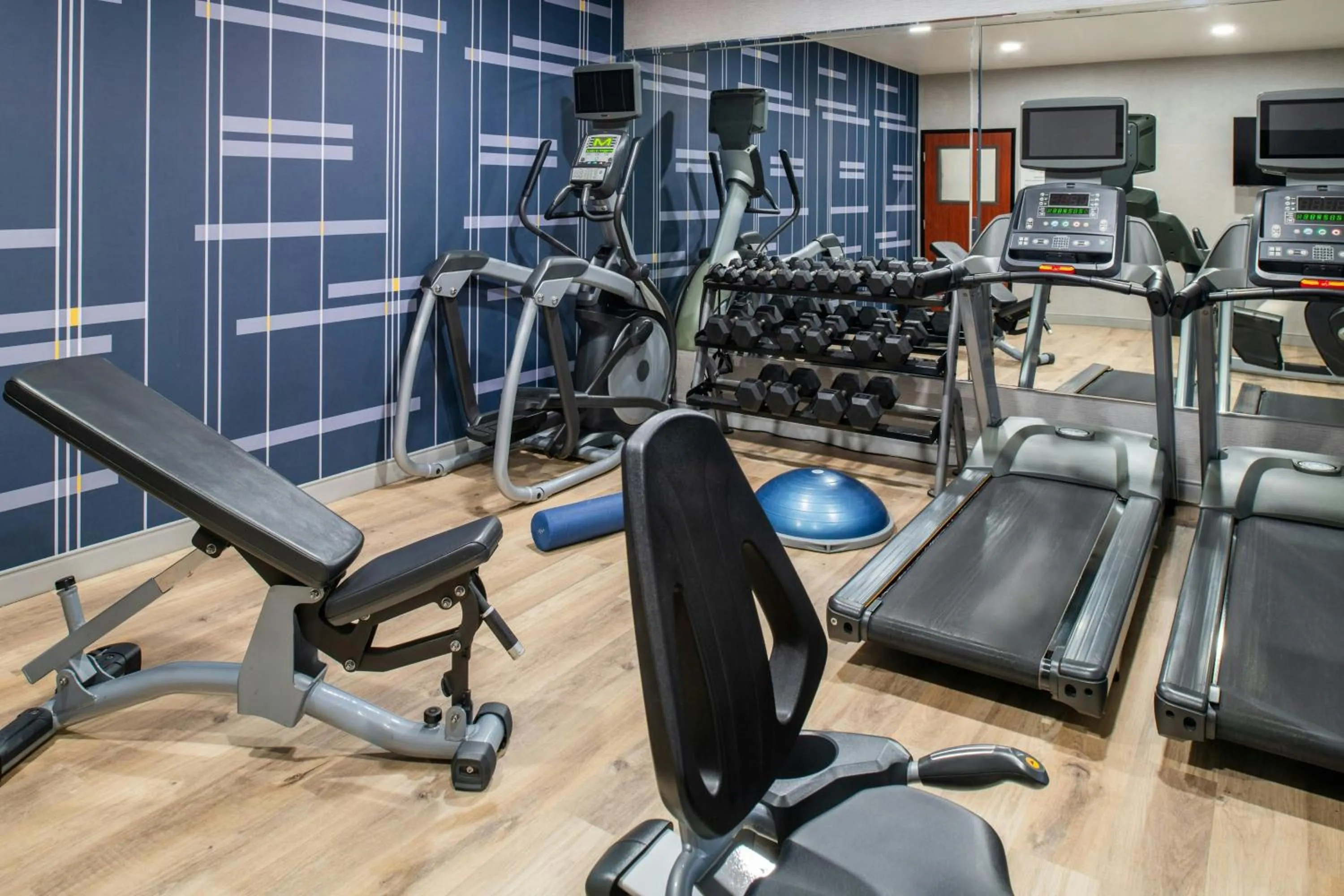 Fitness centre/facilities in City Express By Marriott Rancho Cucamonga