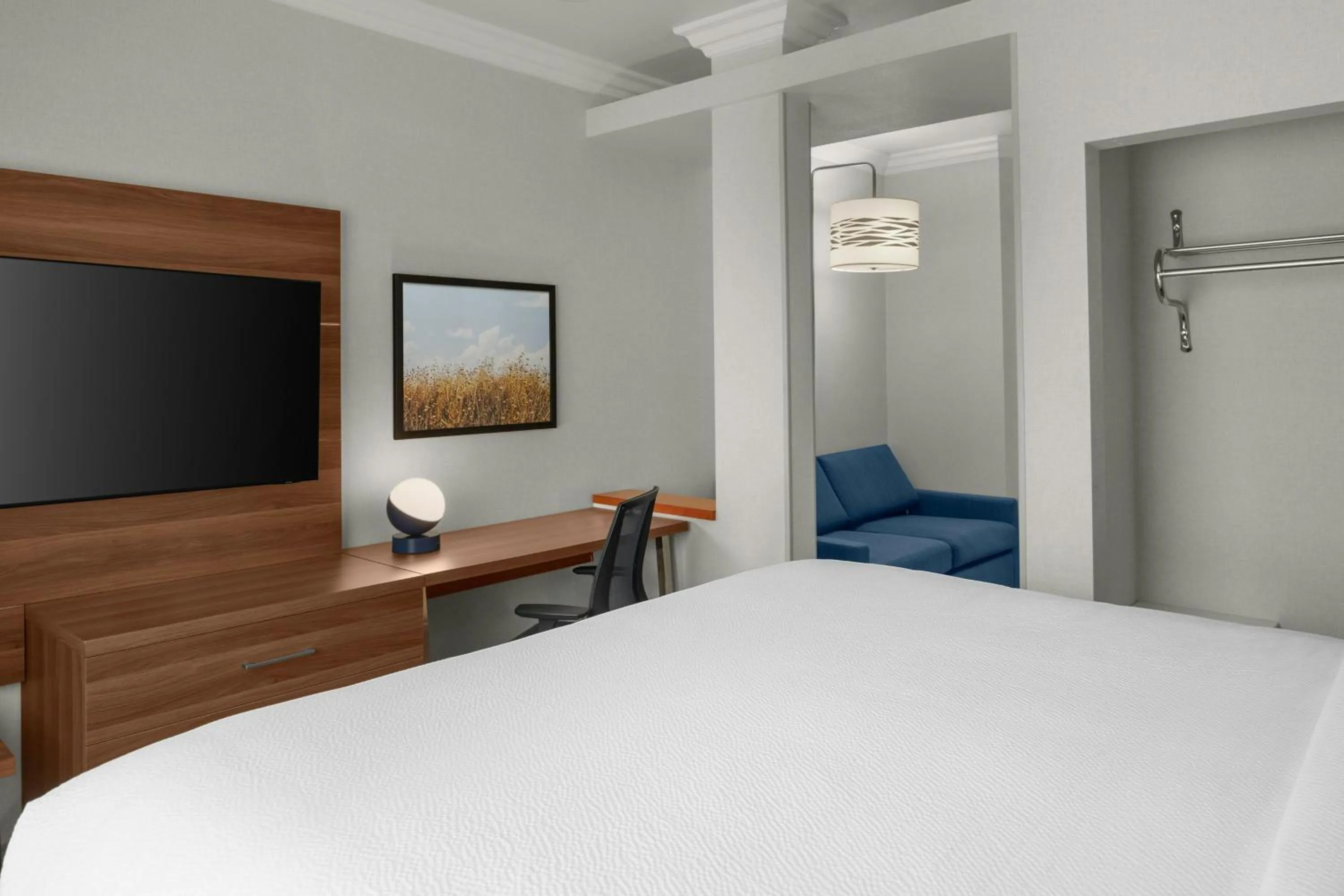Swimming pool, Bed in City Express By Marriott Rancho Cucamonga