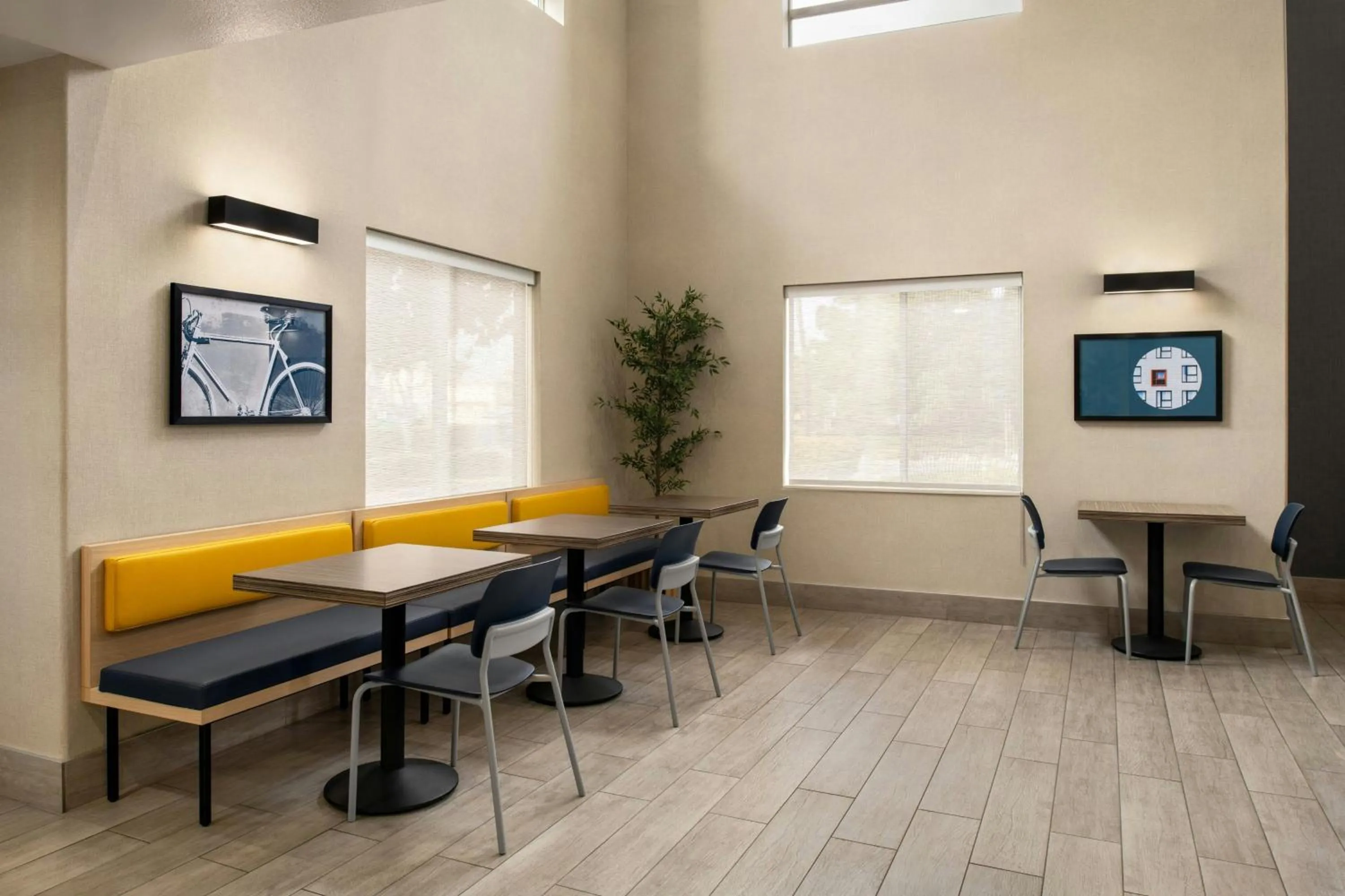 Breakfast in City Express By Marriott Rancho Cucamonga