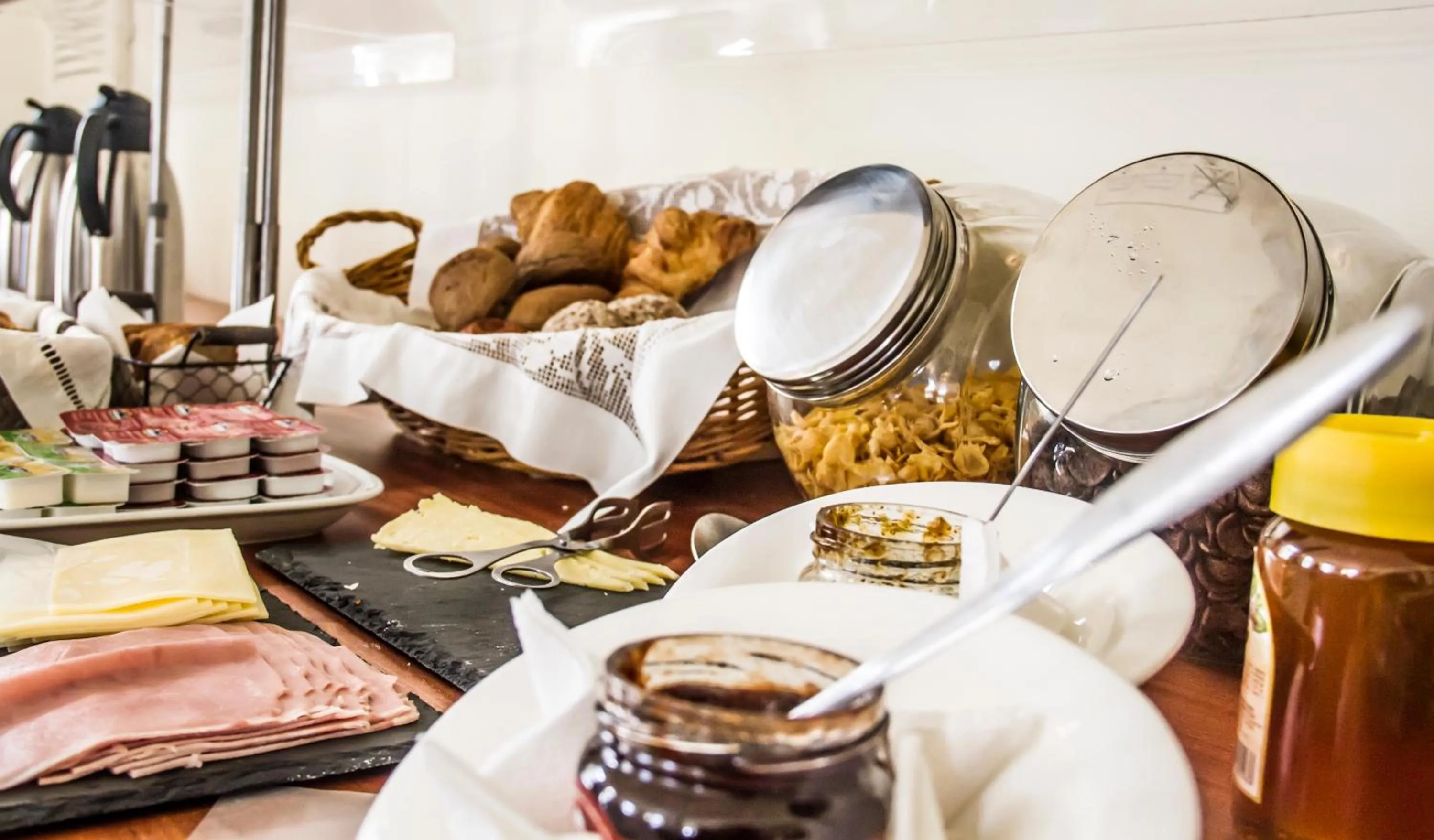 Continental breakfast in Internacional Azores Boutique