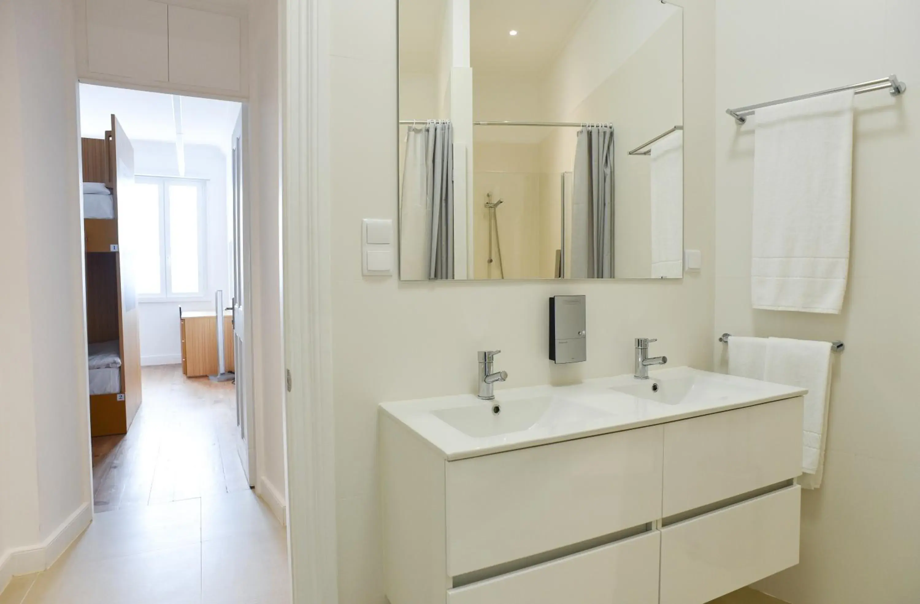 Bunk Bed in Mixed Dormitory Room in Internacional Azores Boutique Bunk Bed in Mixed Dormitory Room in Internacional Azores Boutique