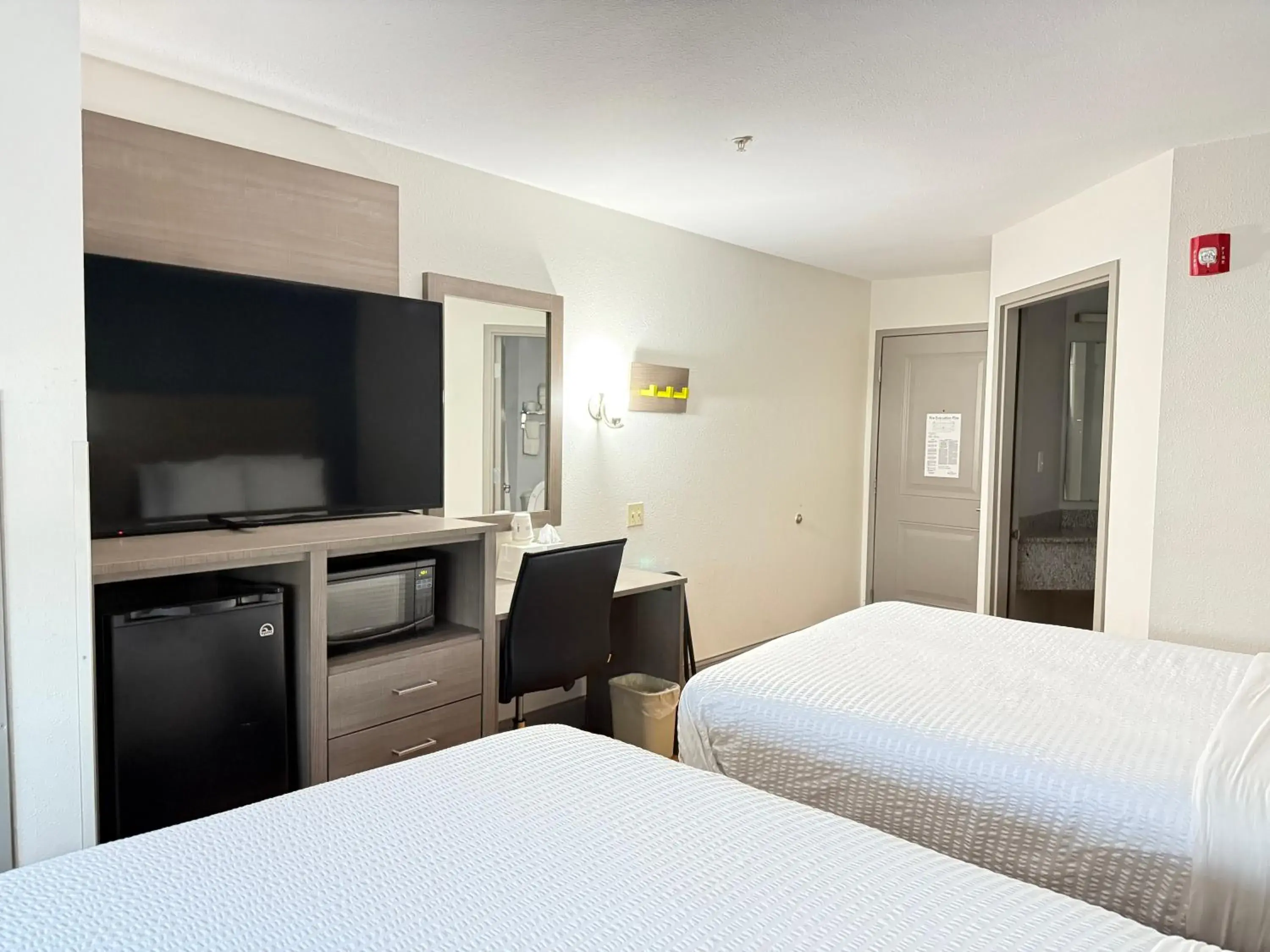 Photo of the whole room, Bed in Baymont by Wyndham Kingdom City Photo of the whole room, Bed in Baymont by Wyndham Kingdom City