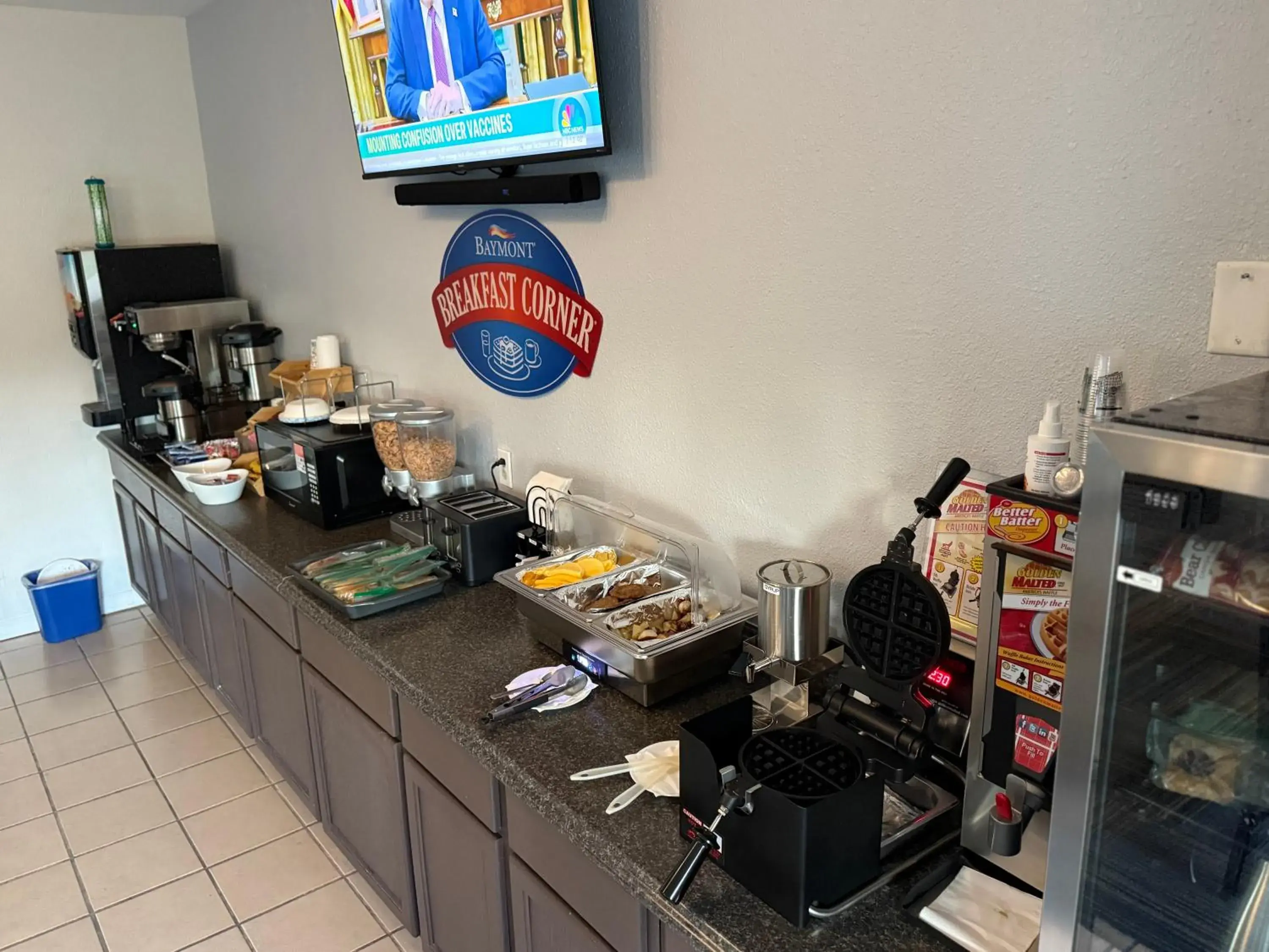 Breakfast in Baymont by Wyndham Kingdom City Breakfast in Baymont by Wyndham Kingdom City