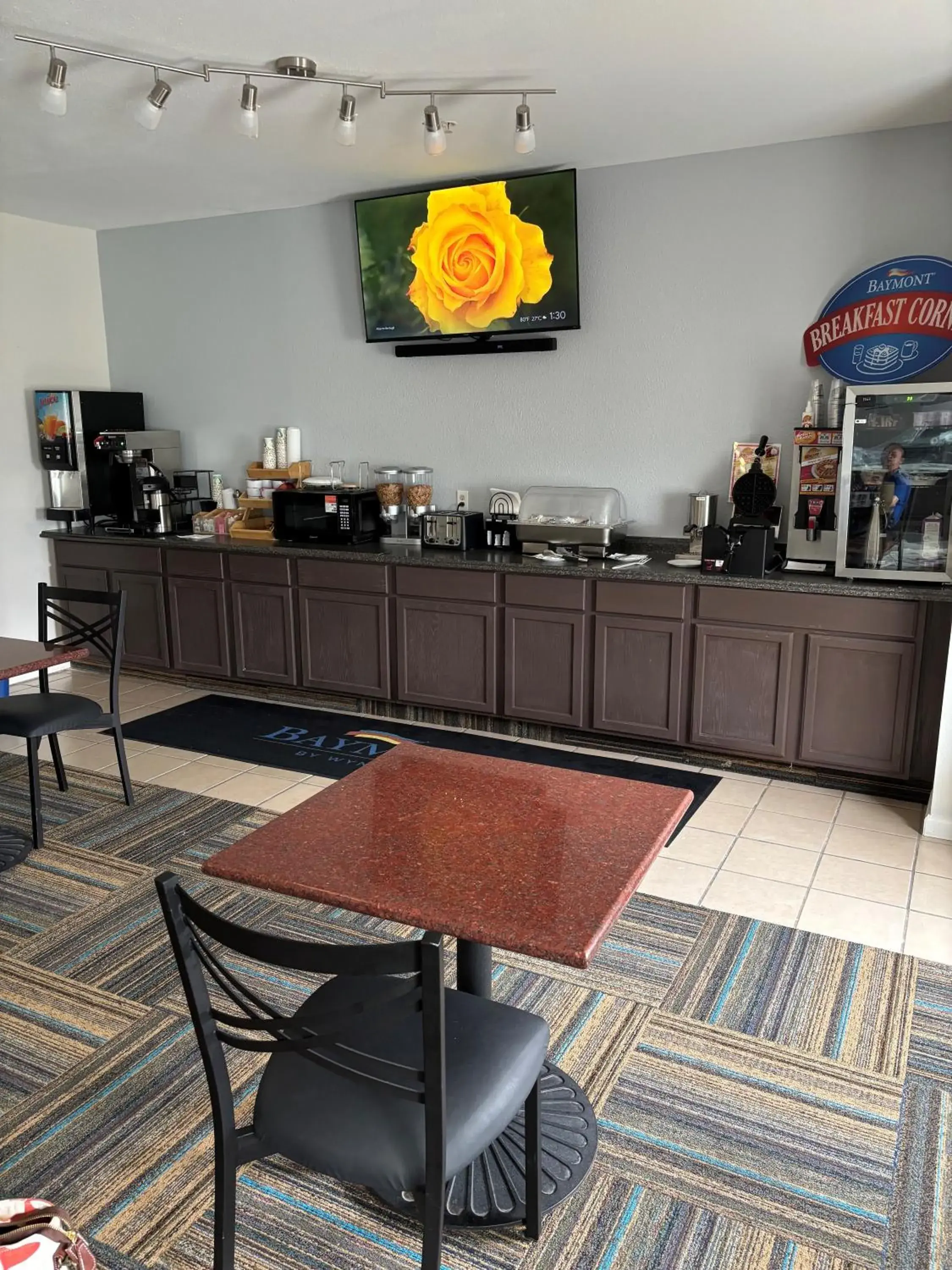 Breakfast in Baymont by Wyndham Kingdom City Breakfast in Baymont by Wyndham Kingdom City