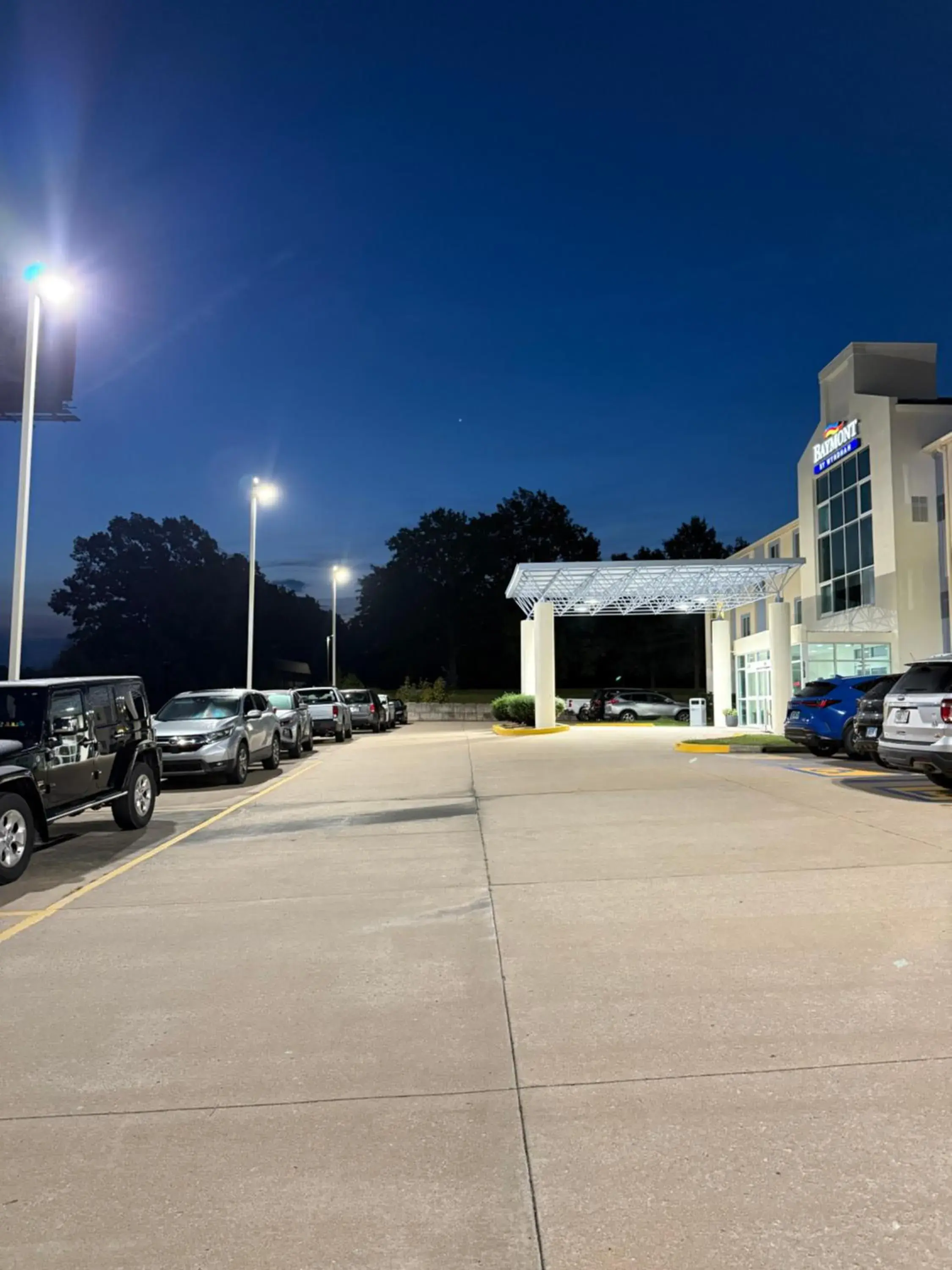 Property building in Baymont by Wyndham Kingdom City Property building in Baymont by Wyndham Kingdom City