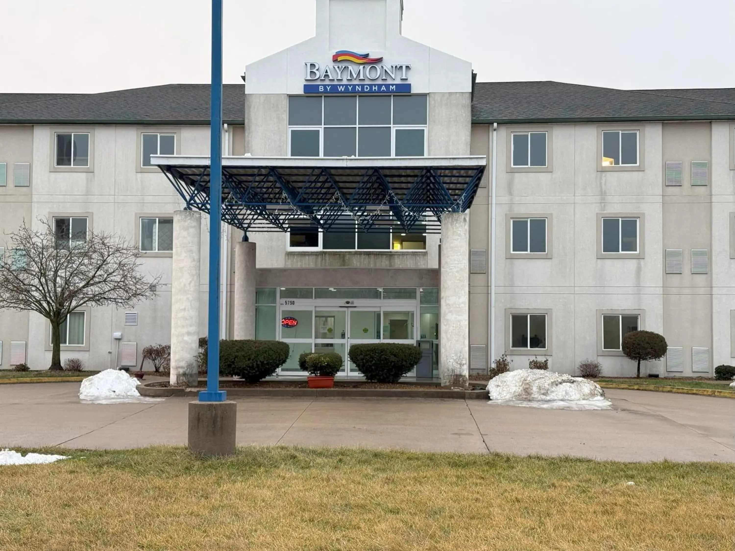 Property building in Baymont by Wyndham Kingdom City Property building in Baymont by Wyndham Kingdom City