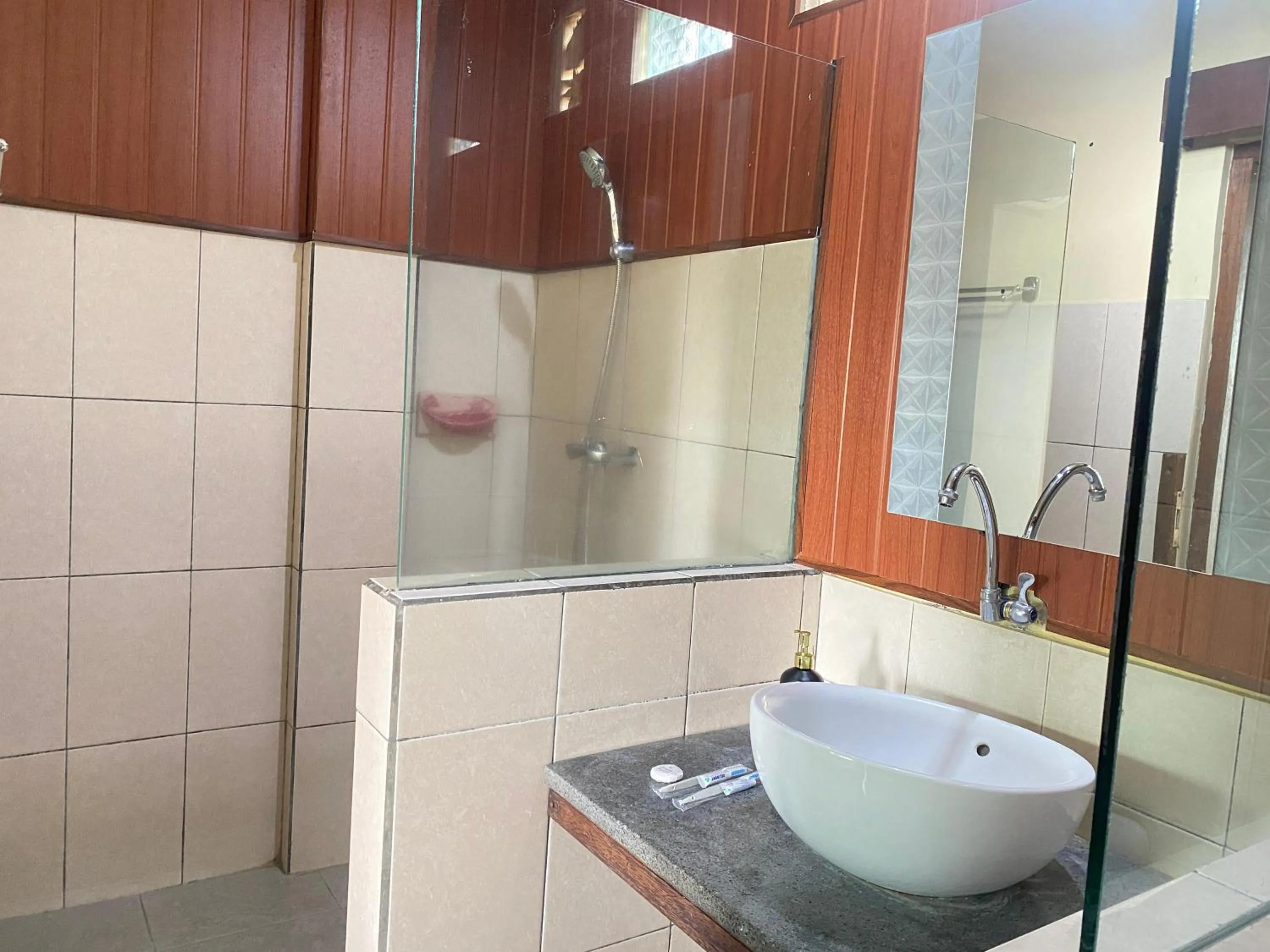 Bathroom in Demank House